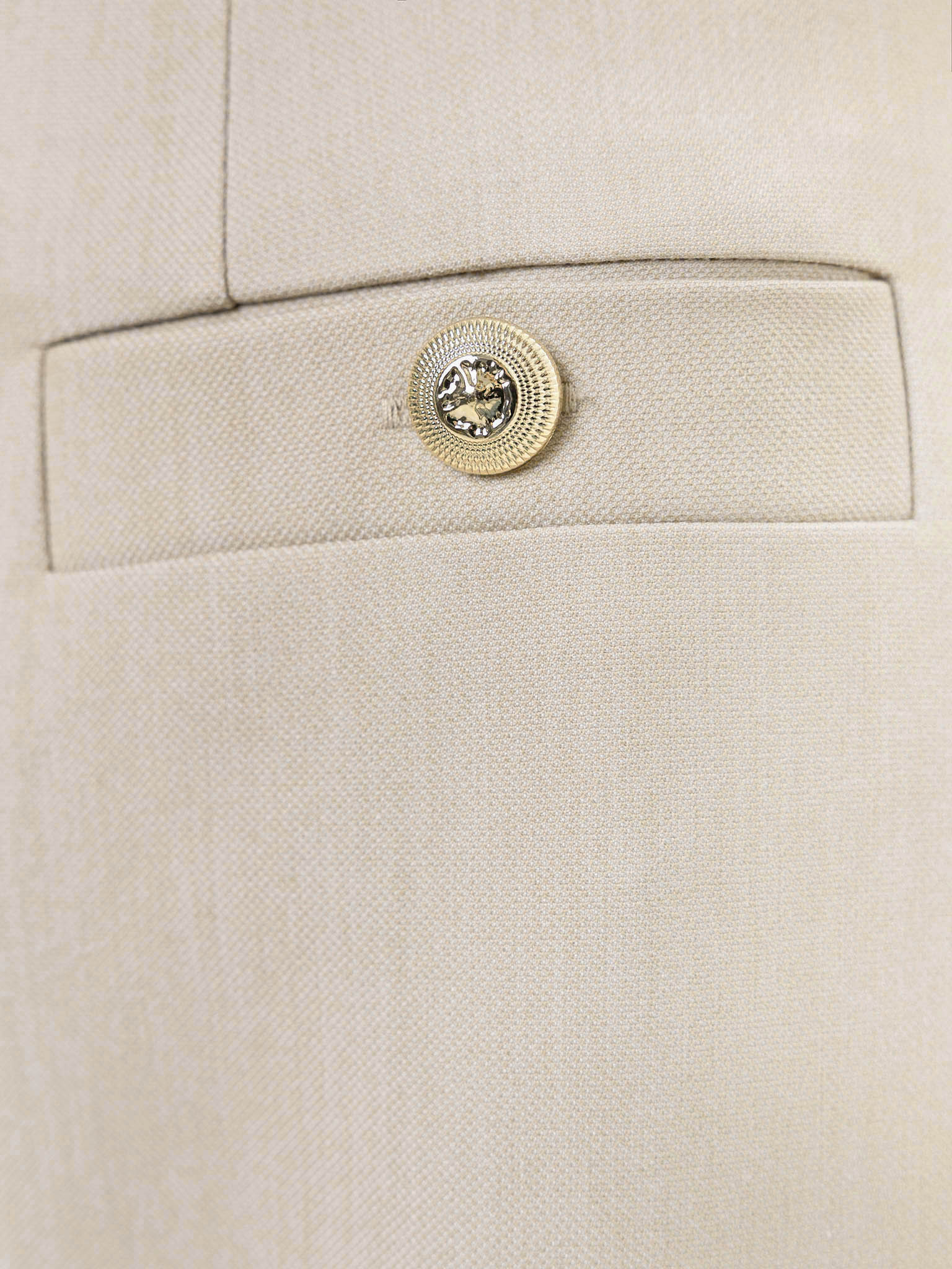 Mid-rise trousers with front creases and oversized buttons