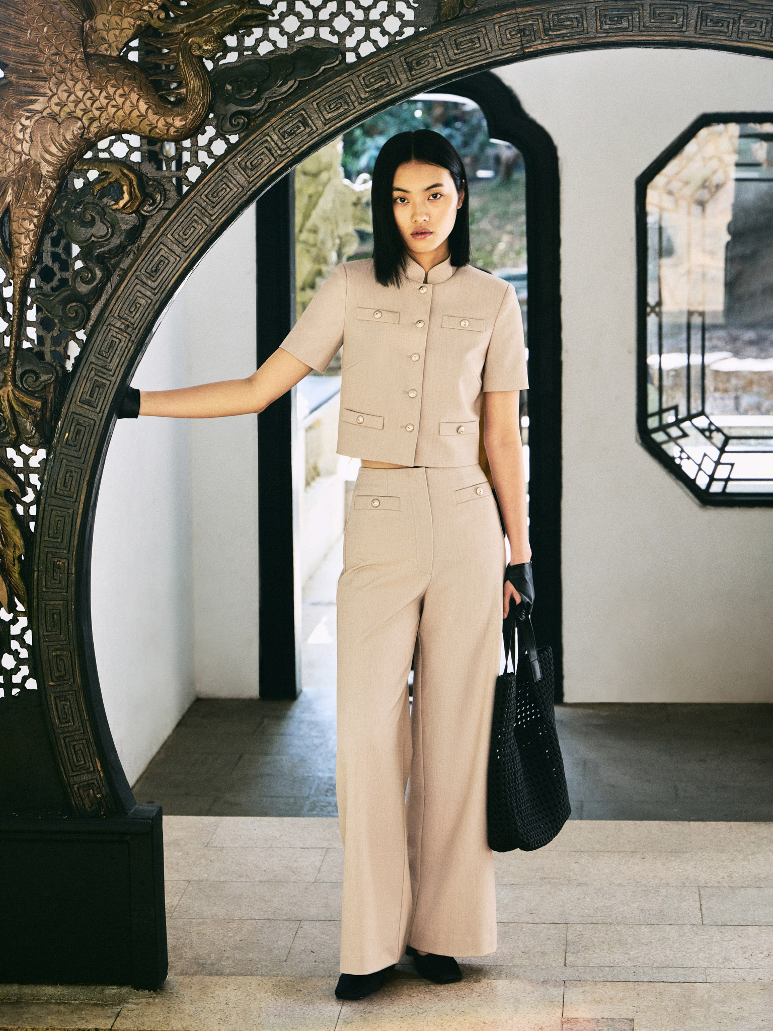 Mid-rise trousers with front creases and oversized buttons