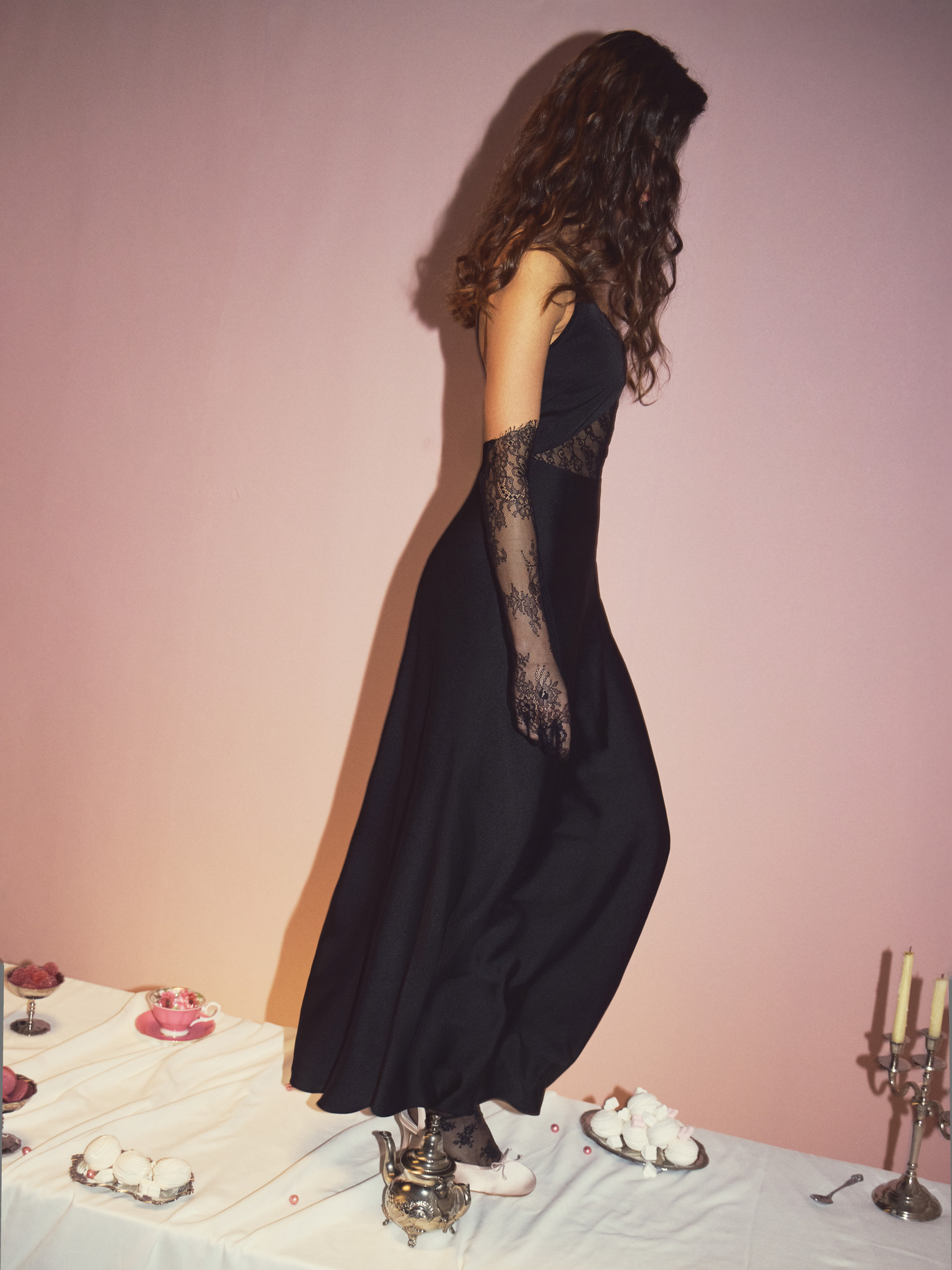 Maxi dress with straps and lace insert on the bodice