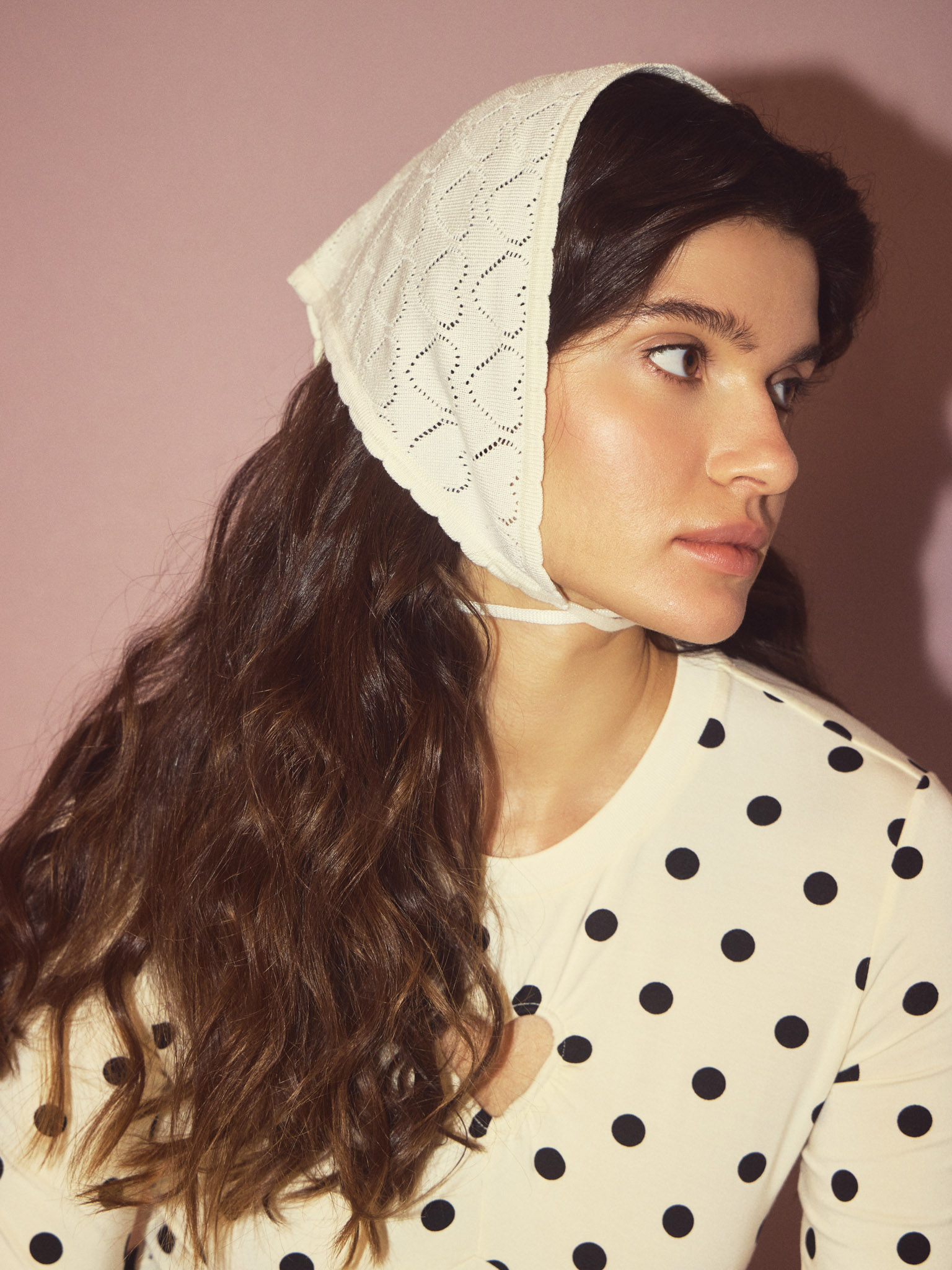 Вязаная косынка с орнаментом