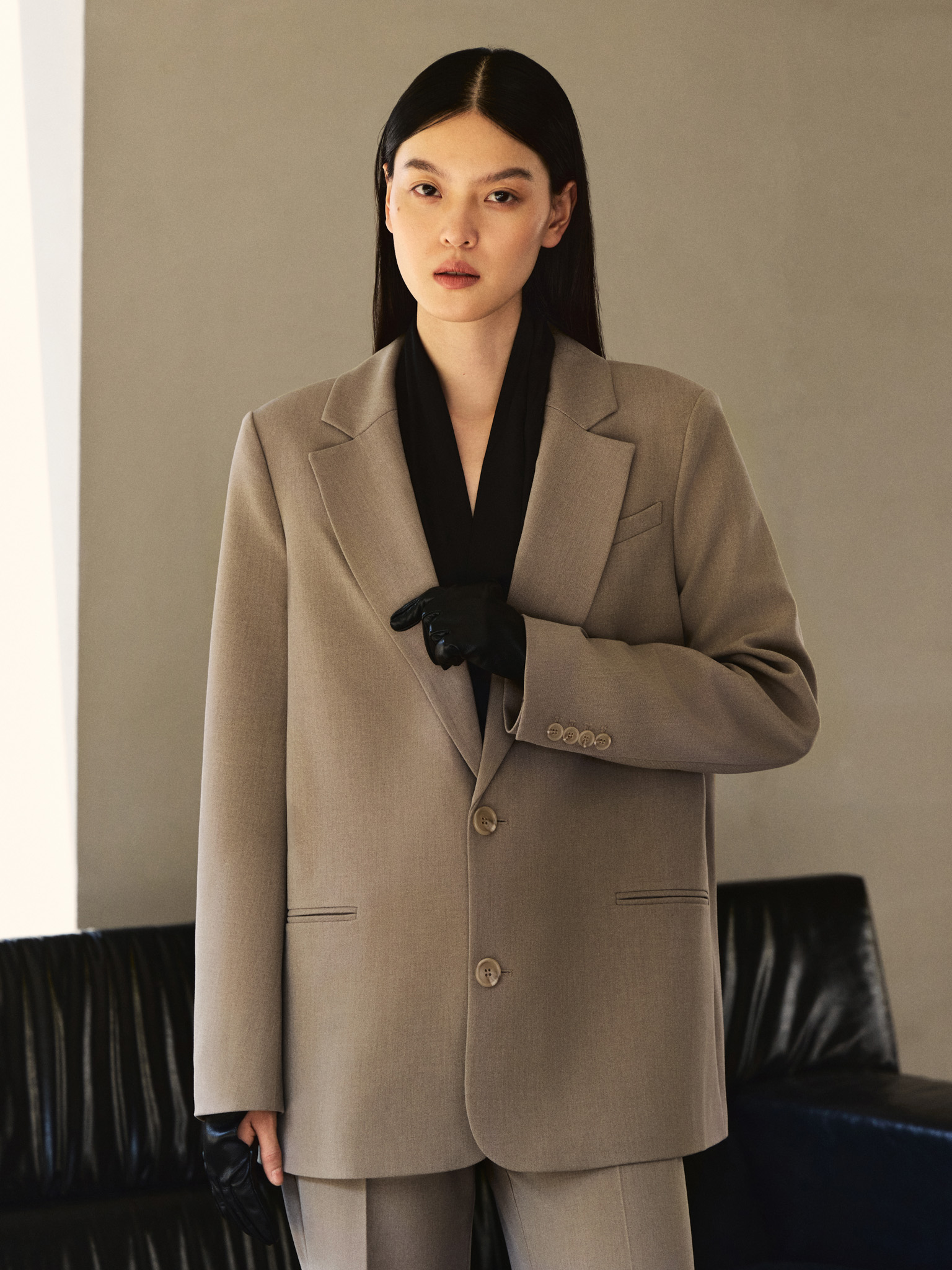 Loose single-breasted jacket with asymmetrical fastening