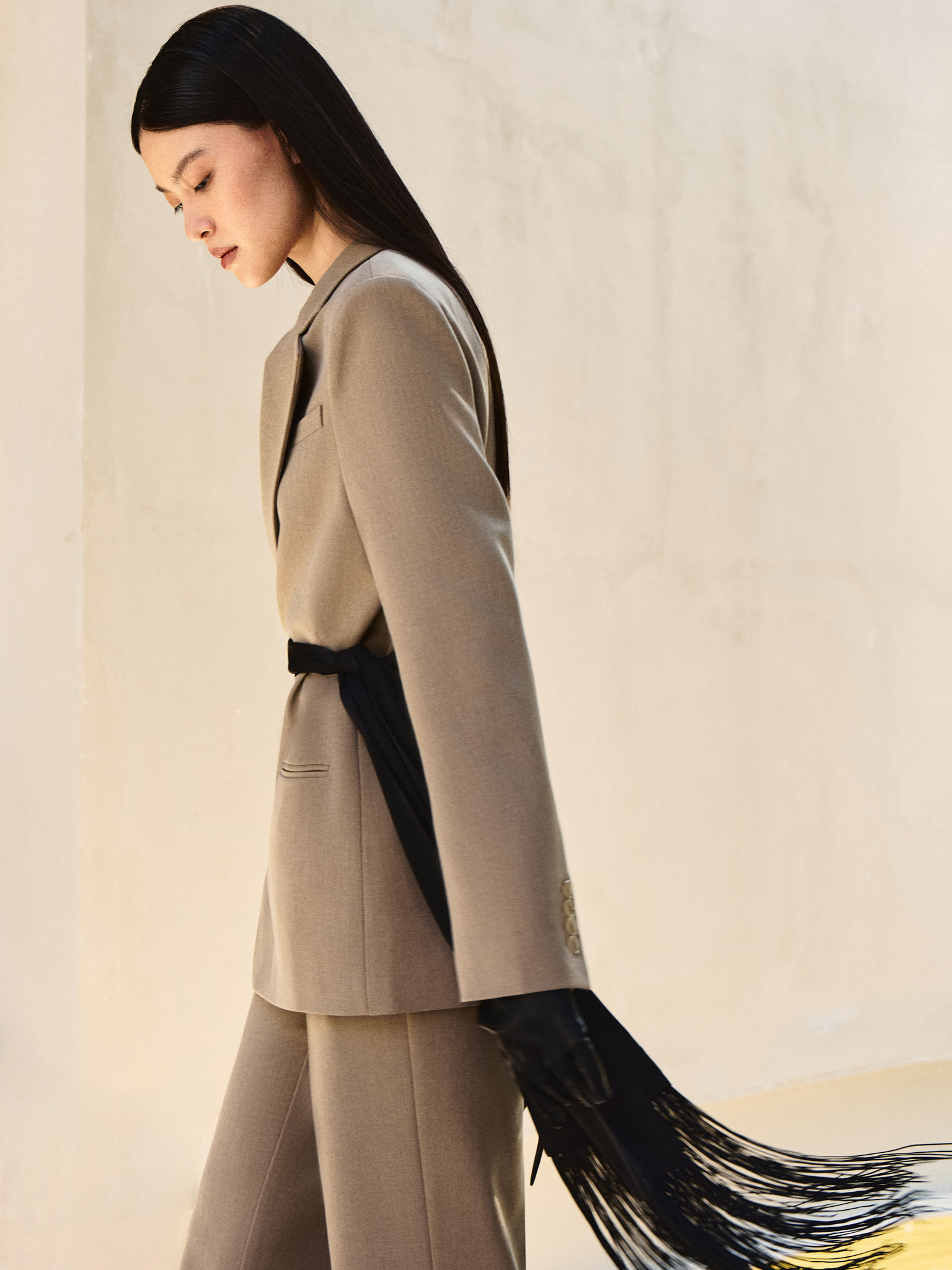 Loose single-breasted jacket with asymmetrical fastening