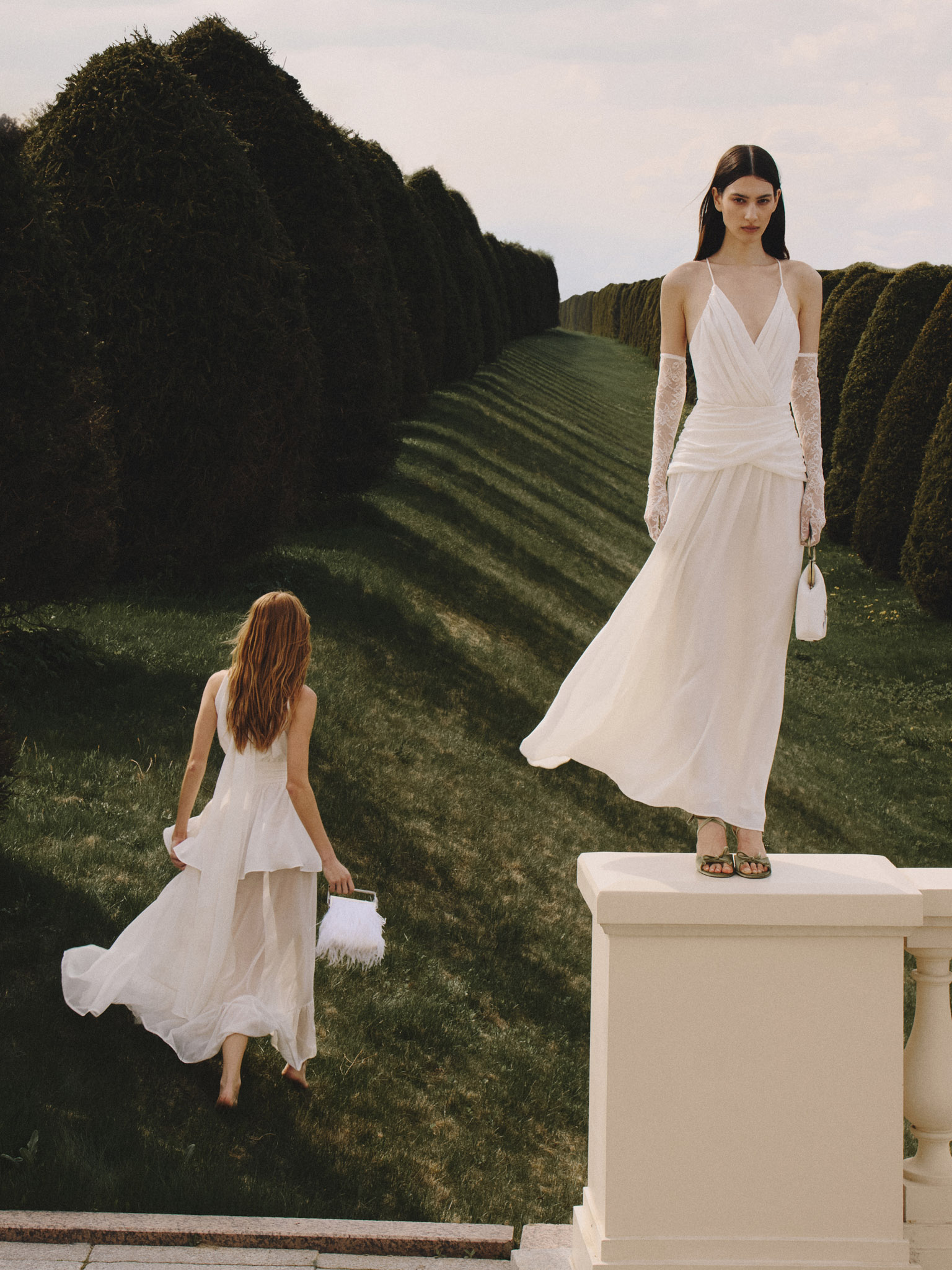 Maxi dress with thin straps and draping at the waist