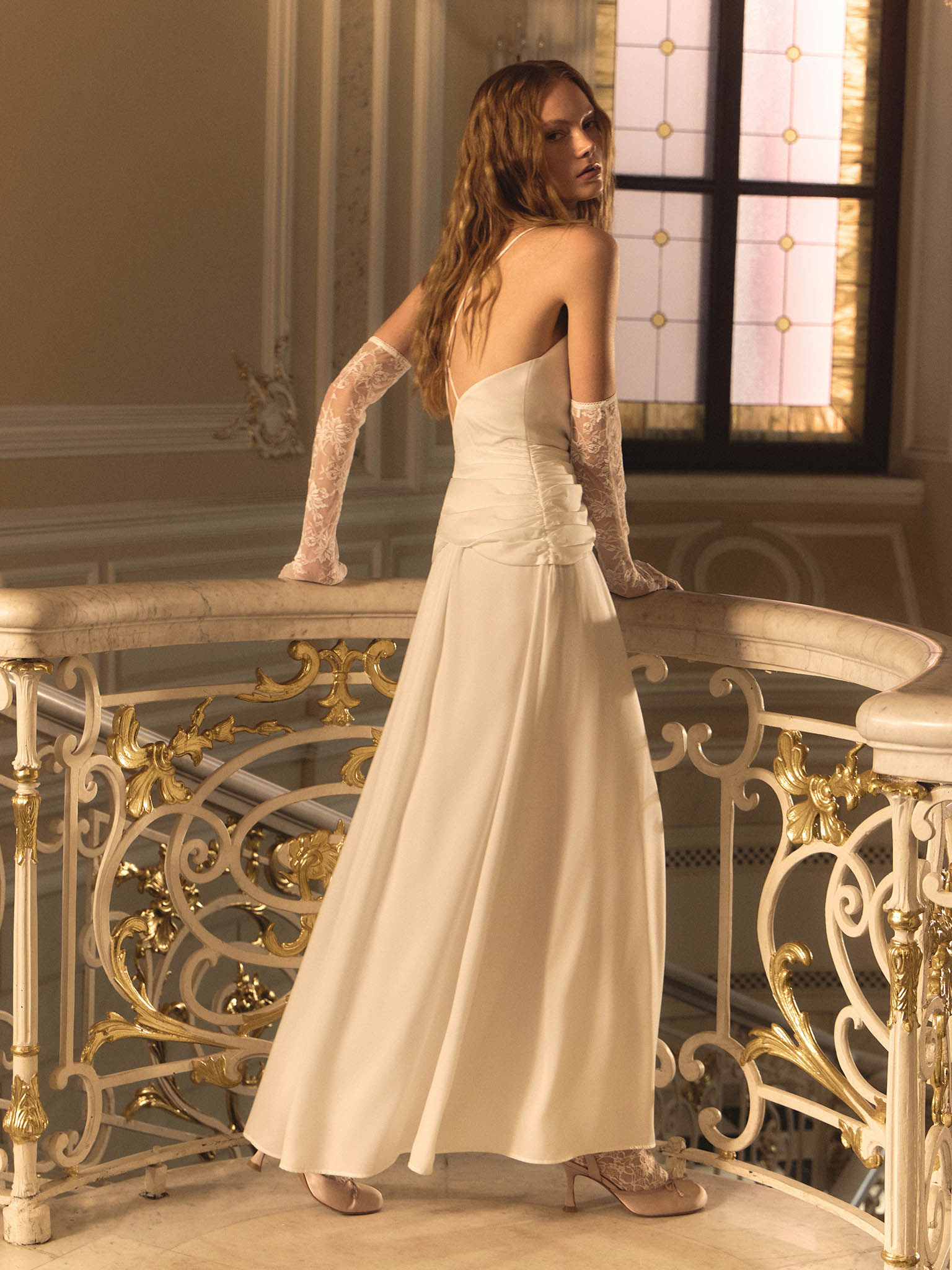 Maxi dress with thin straps and draping at the waist