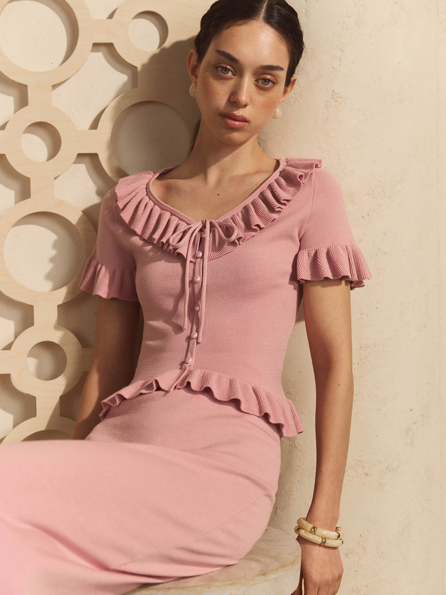 Smooth-knit cardigan with short sleeves and ruffles