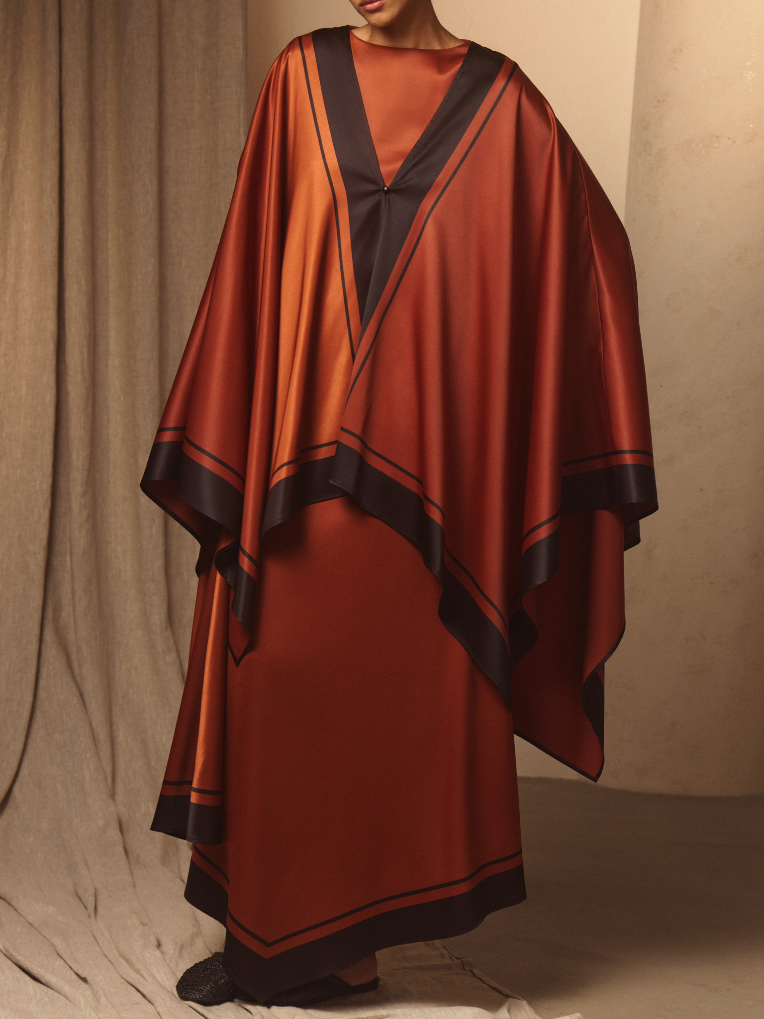 Maxi dress with a cape and contrasting details