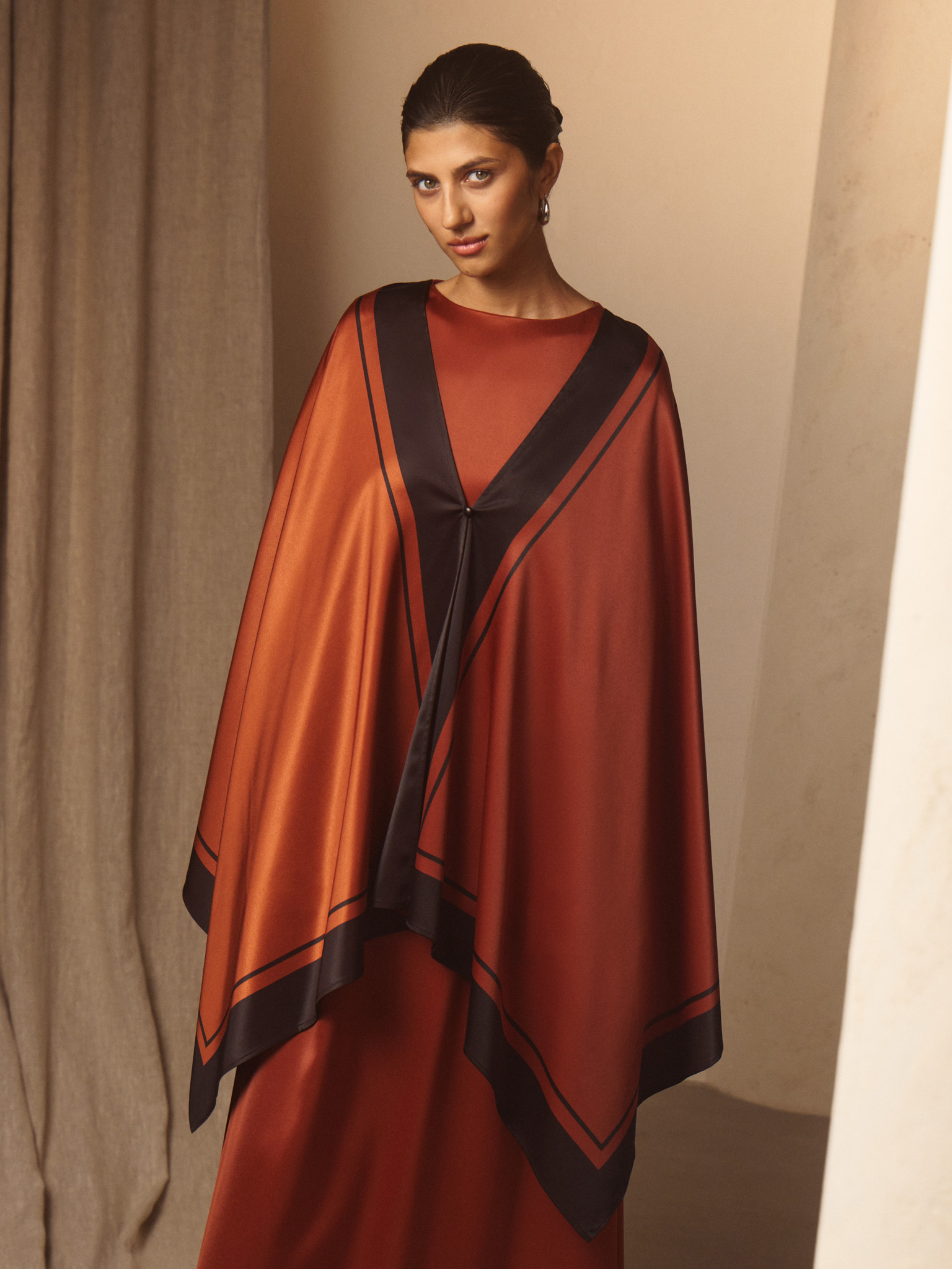 Maxi dress with a cape and contrasting details