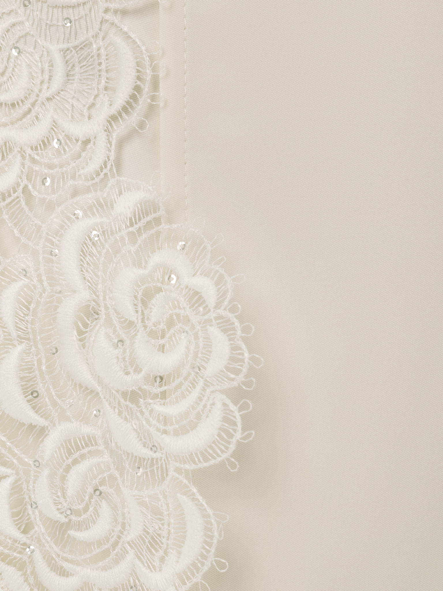 Maxi dress with voluminous cape and lace decoration