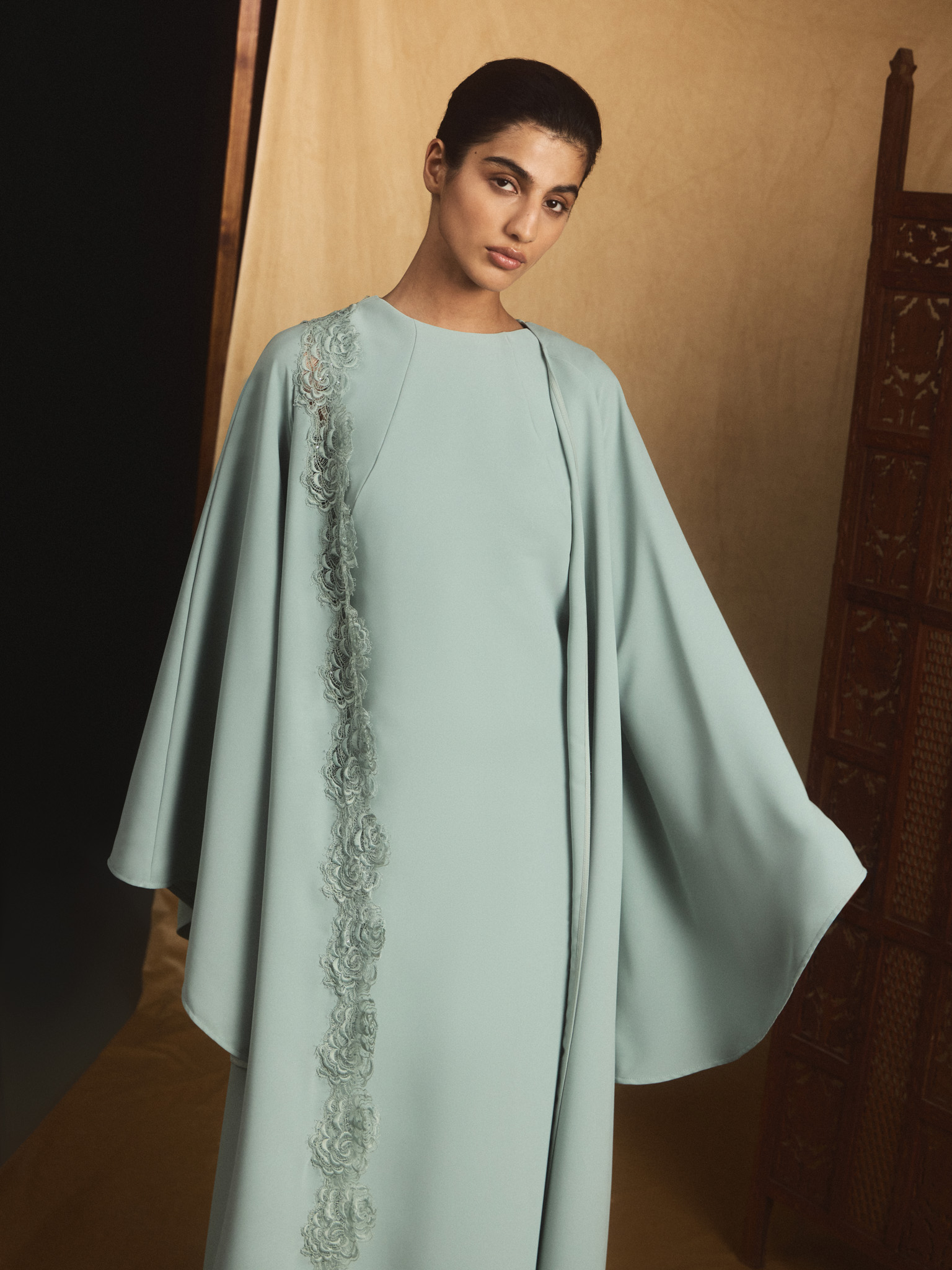 Maxi dress with voluminous cape and lace decoration