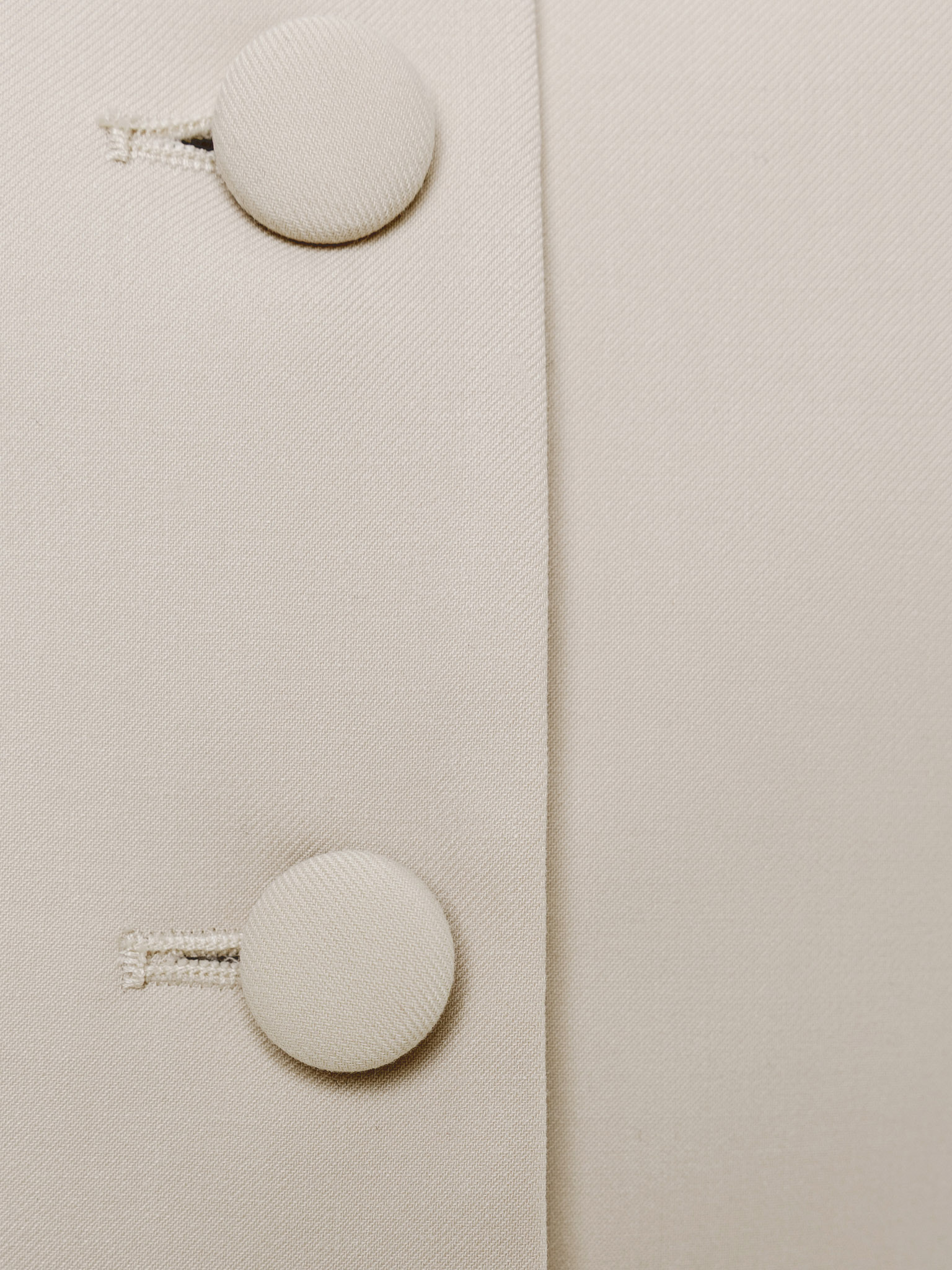 Fitted single-breasted jacket with covered buttons