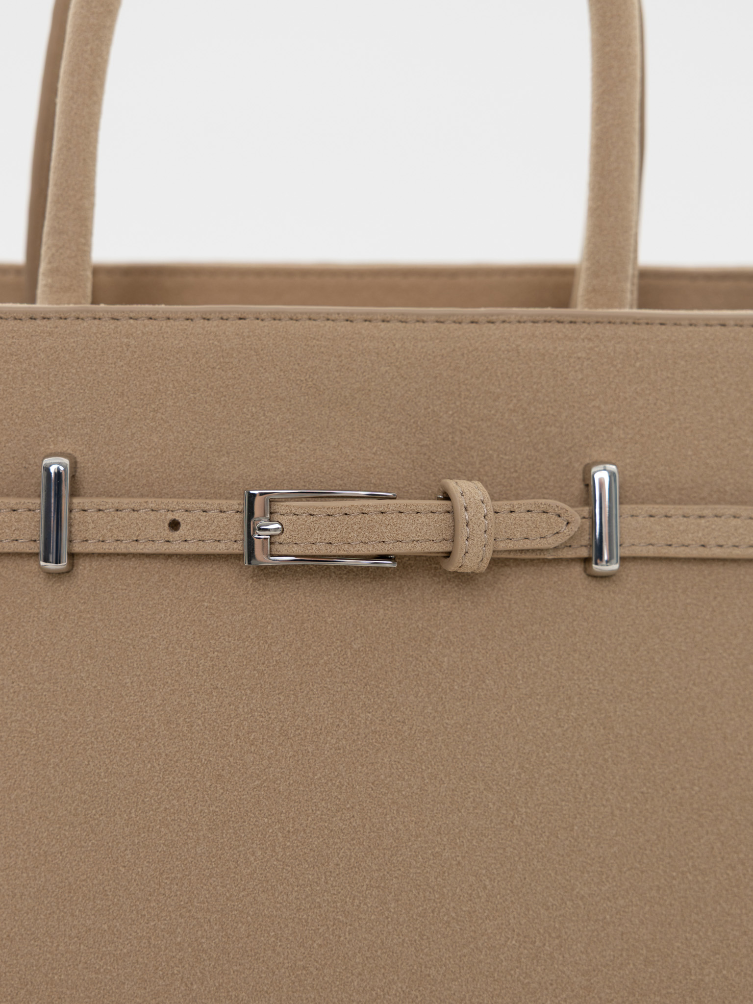 Prostokątna torba z ozdobnym paskiem