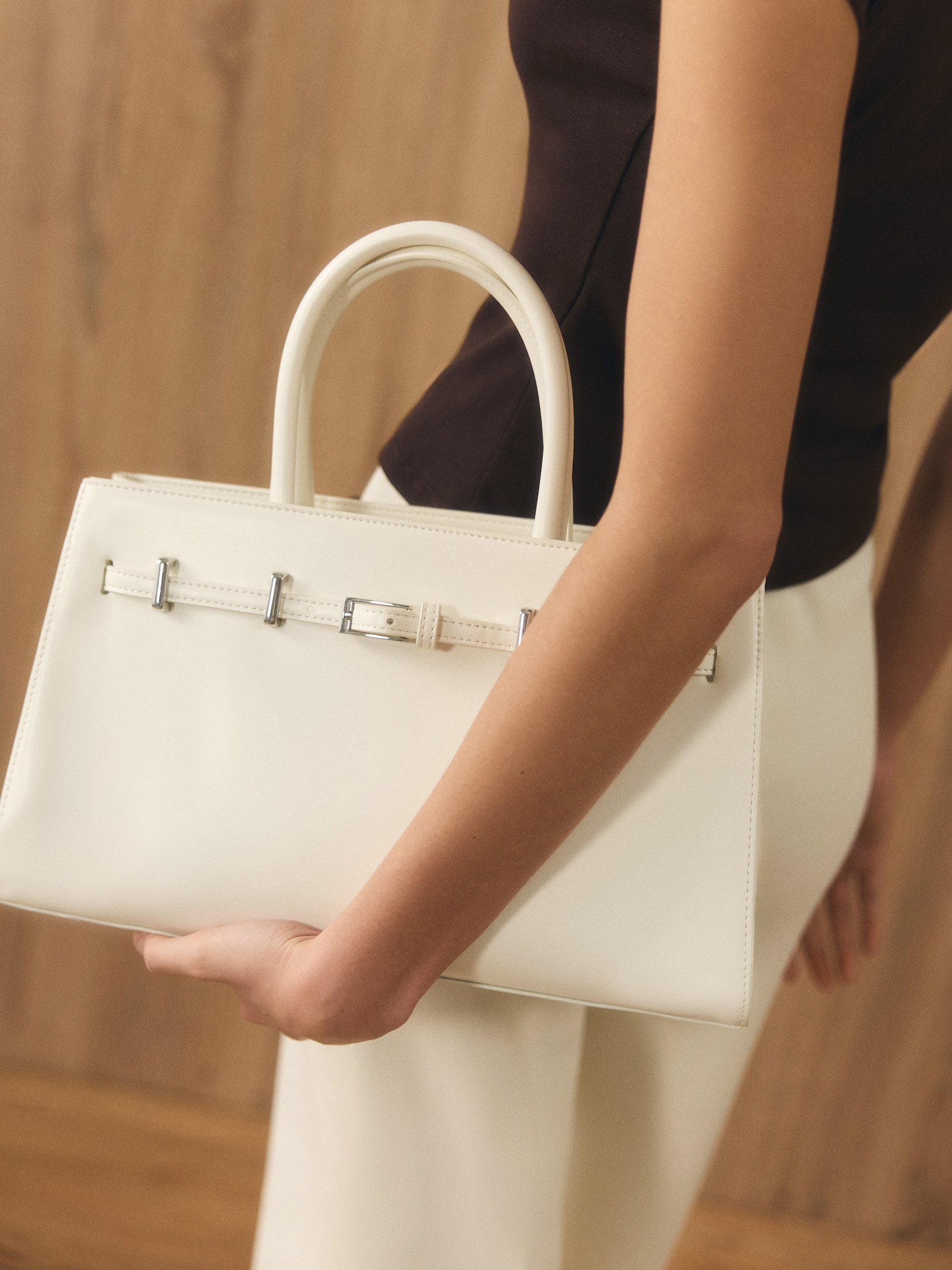 Prostokątna torba z ozdobnym paskiem