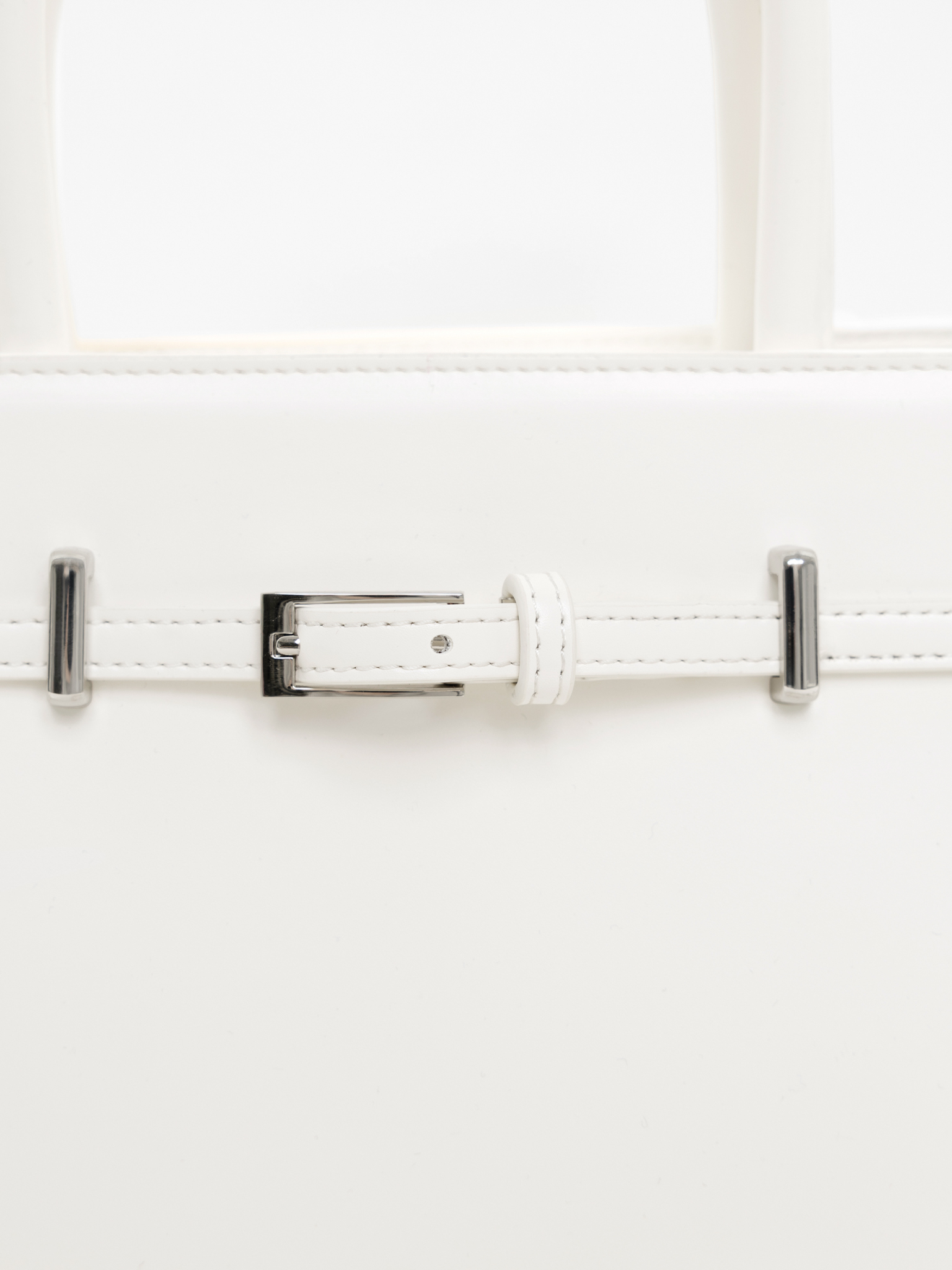 Prostokątna torba z ozdobnym paskiem