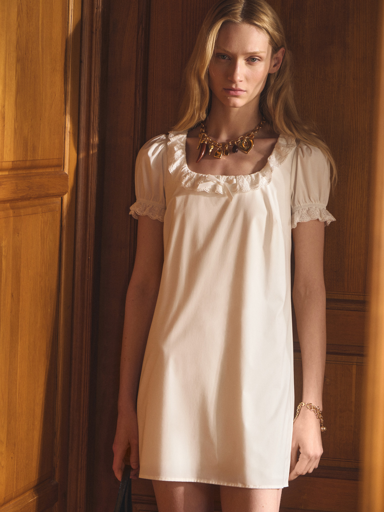 Mini dress in lightweight fabric with lace ruffles
