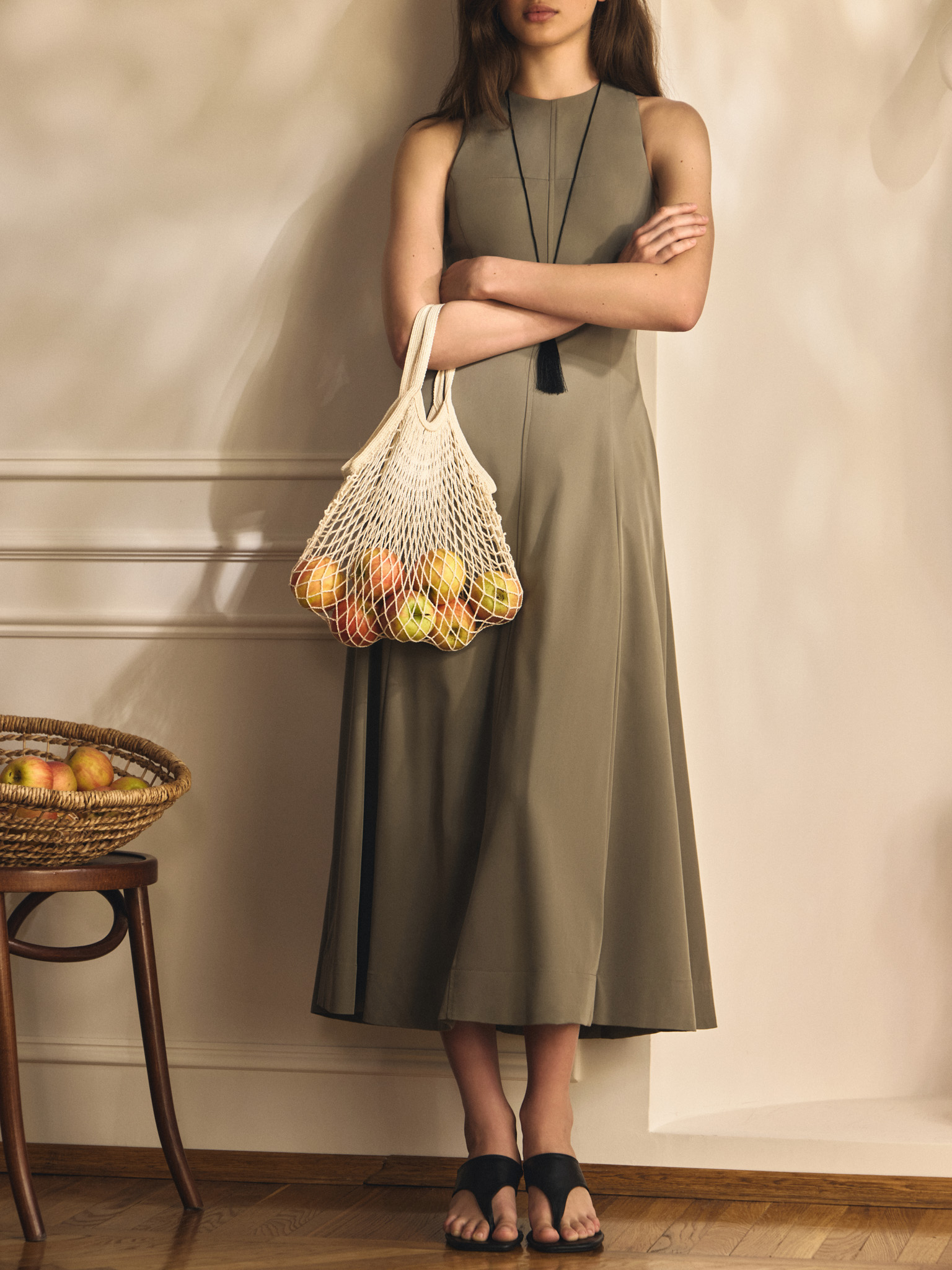 Fitted midi dress with vertical darts on the bodice