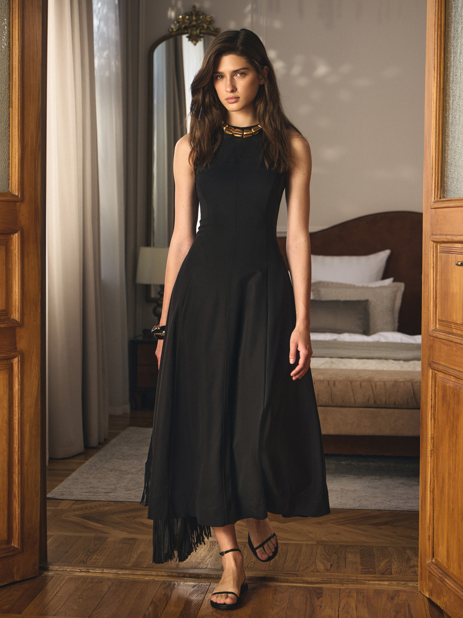 Fitted midi dress with vertical darts on the bodice