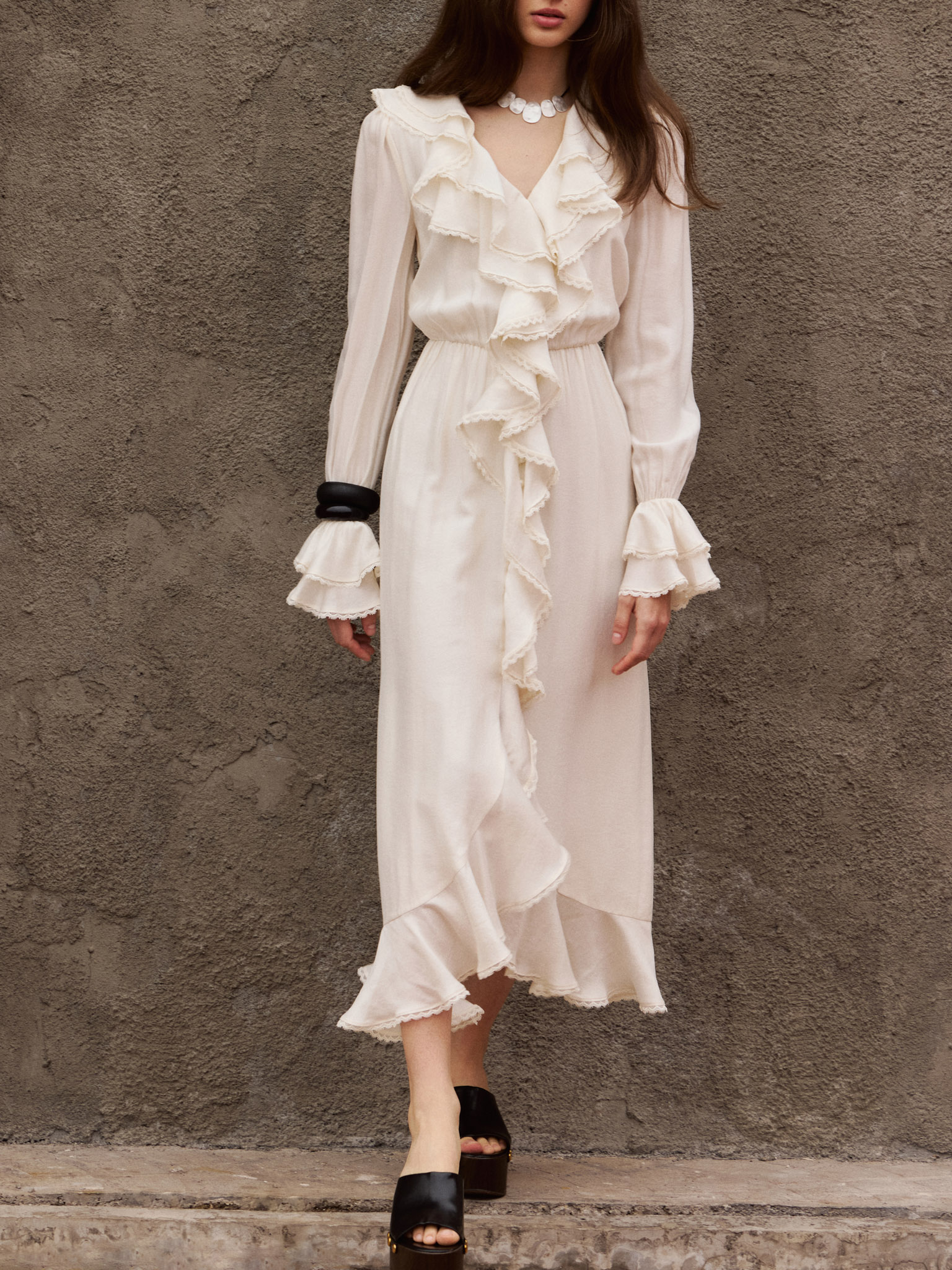 Lightweight midi dress with voluminous ruffles