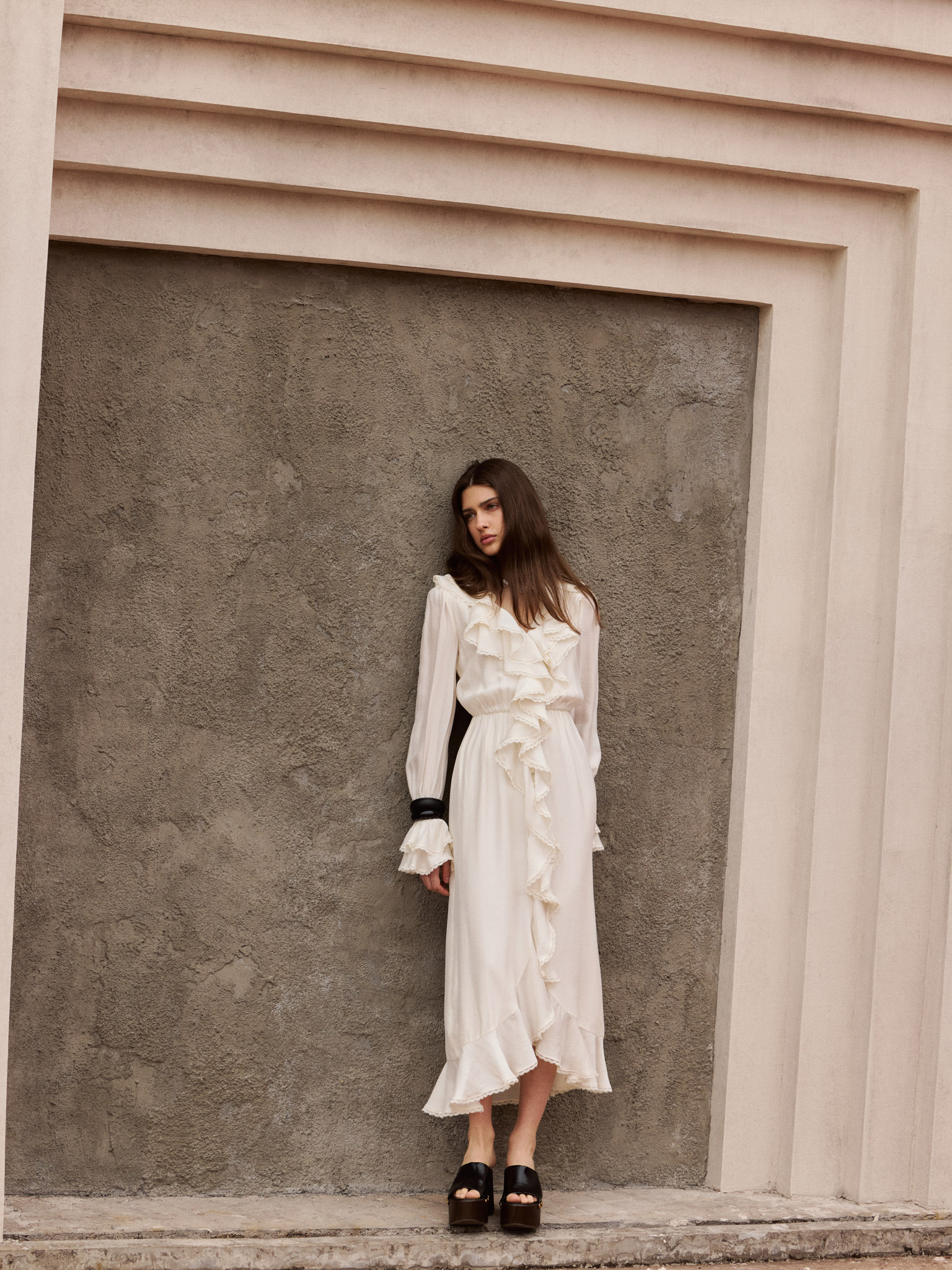 Lightweight midi dress with voluminous ruffles