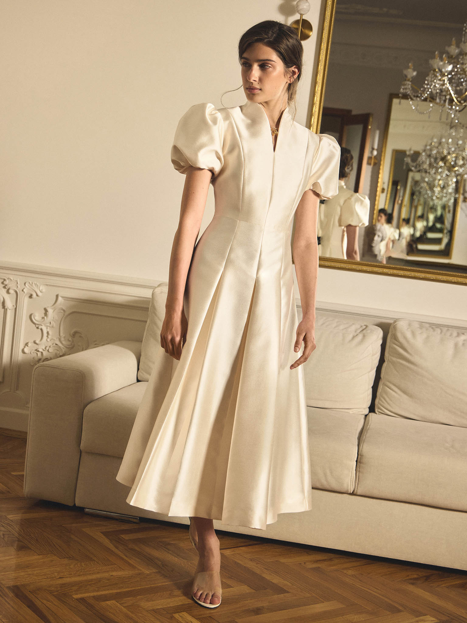 Платье миди с рукавами-фонариками и пышной юбкой