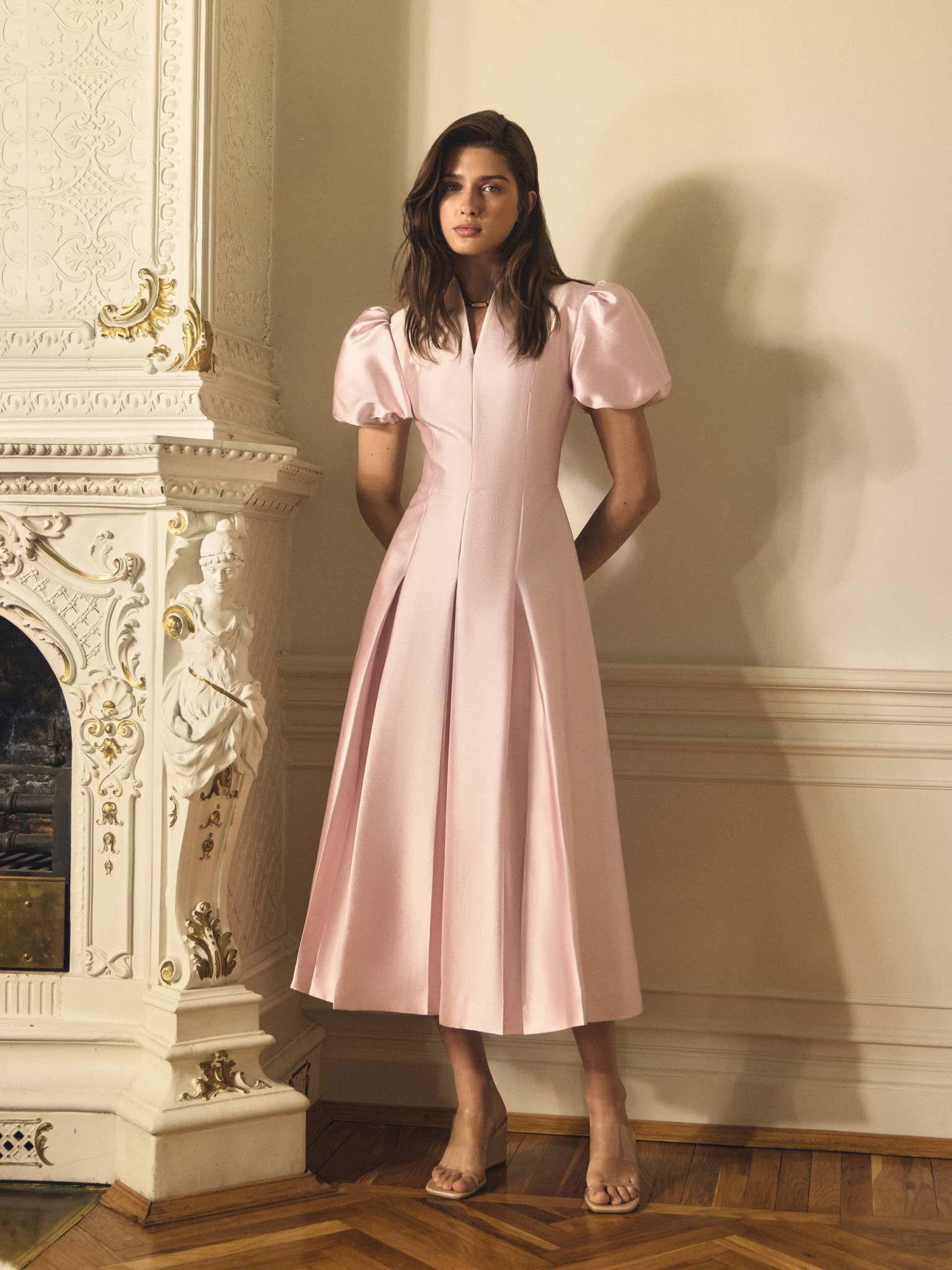 Midi dress with puff sleeves and puffy skirt