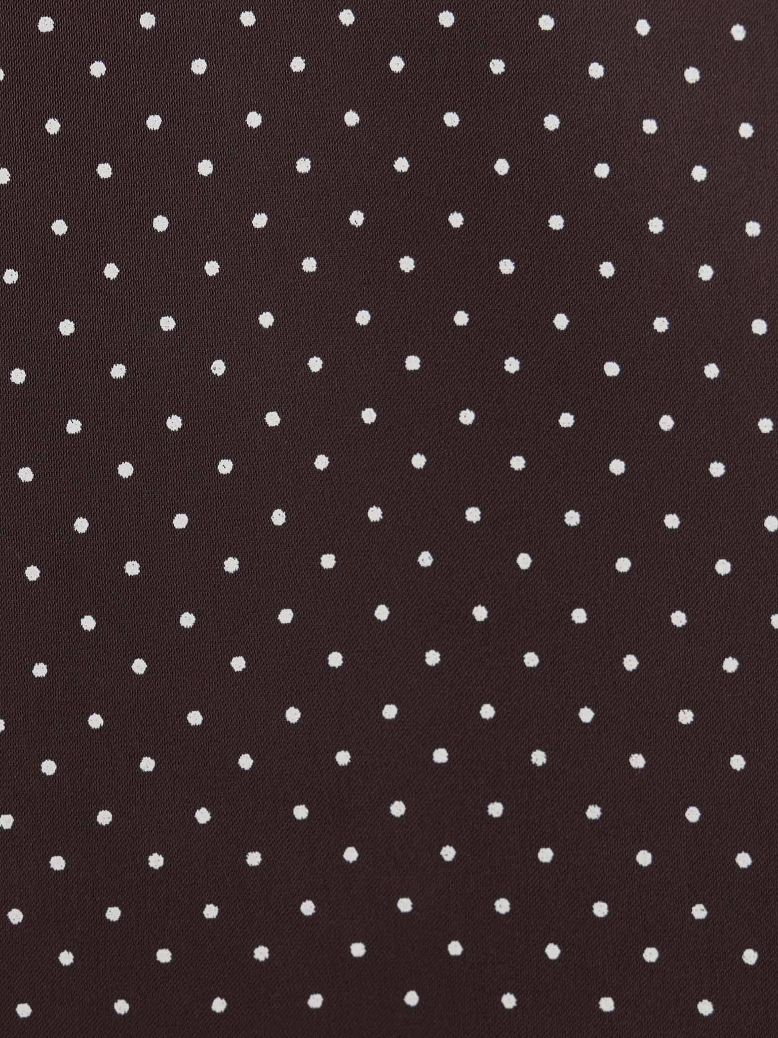 Gepunktetes Midi-Kleid mit Schößchen in der Taille