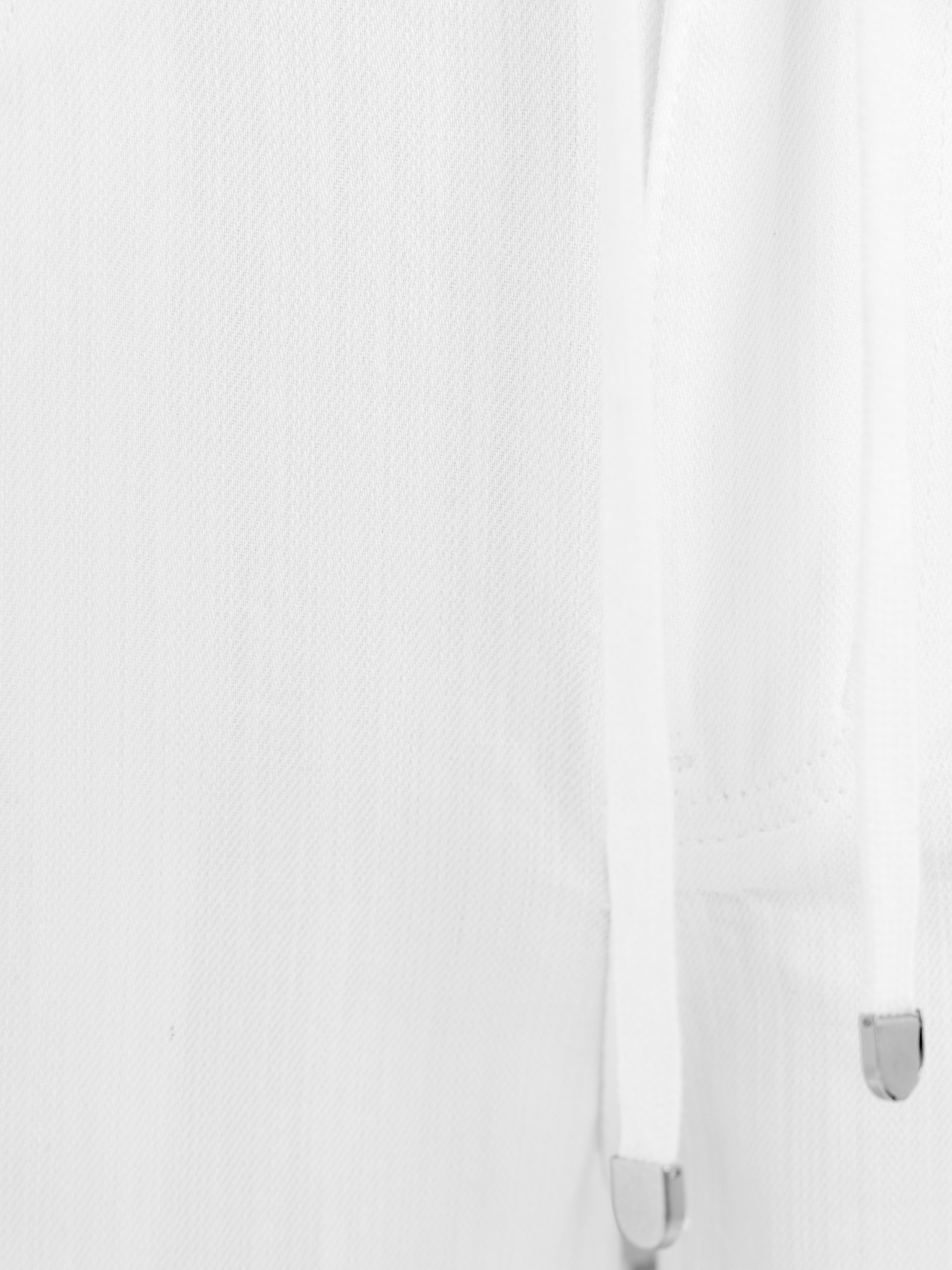 Loose-fitting trousers with waist ties