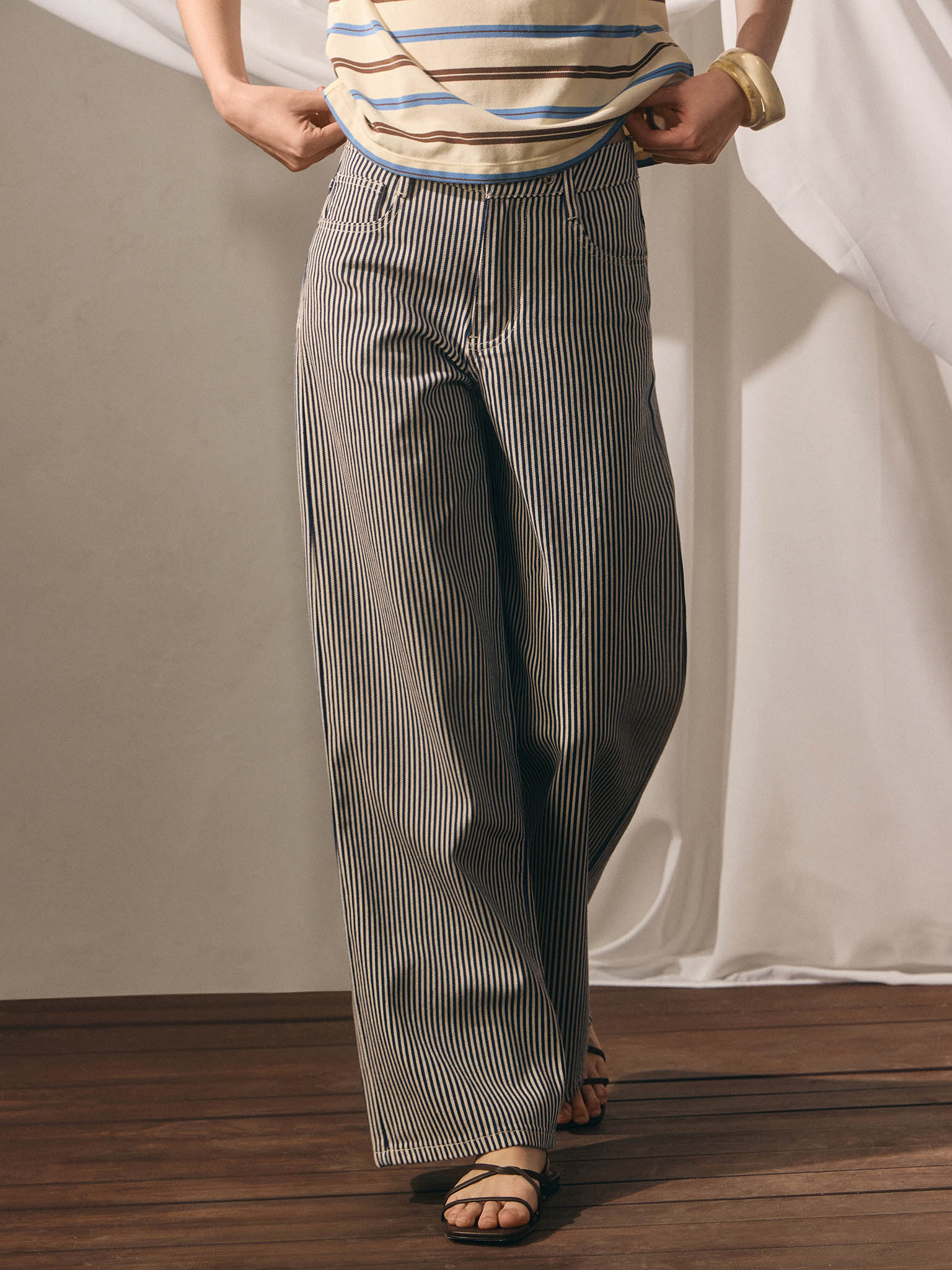 Relaxed striped jeans with waist ties