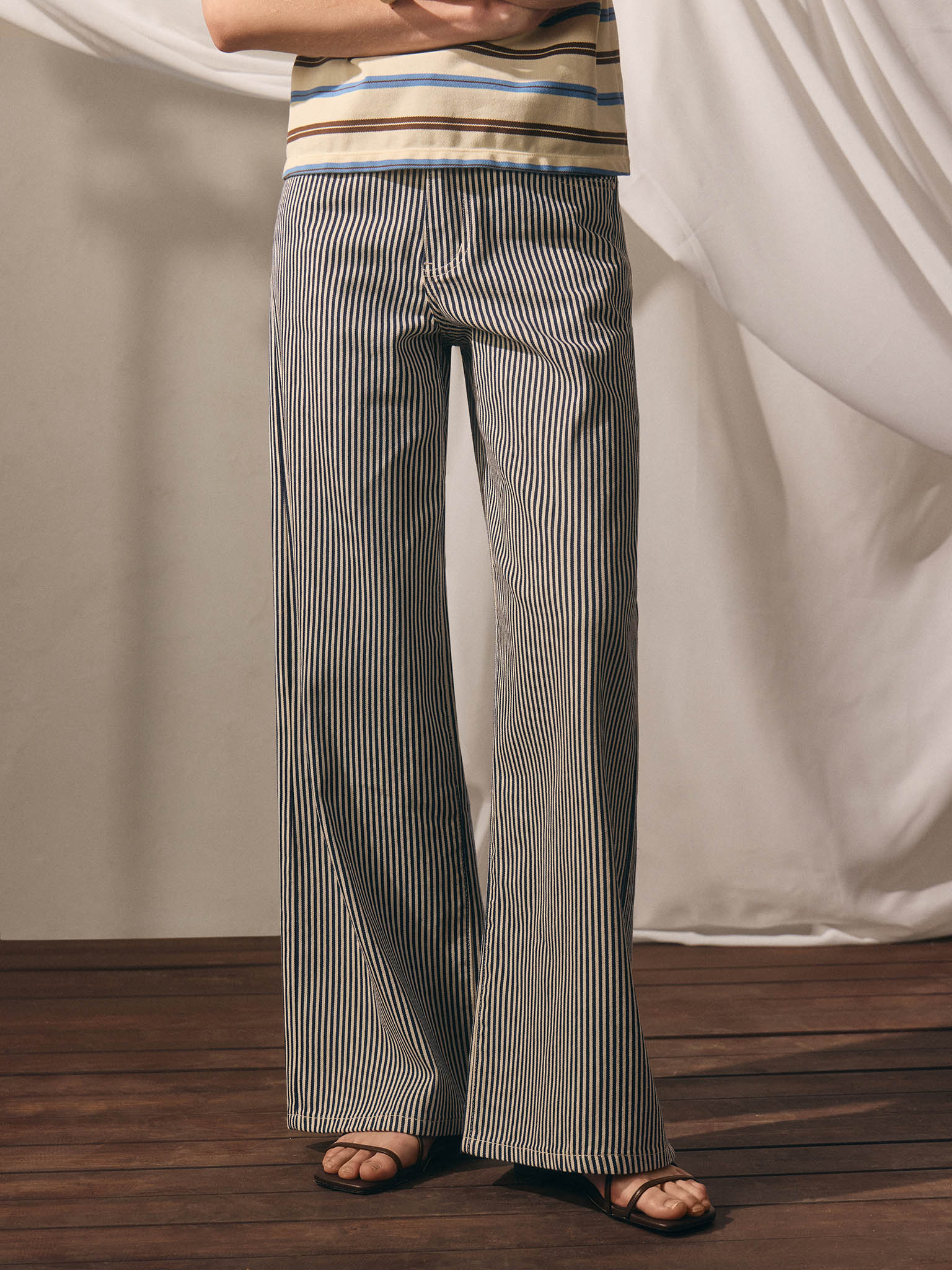 Relaxed striped jeans with waist ties