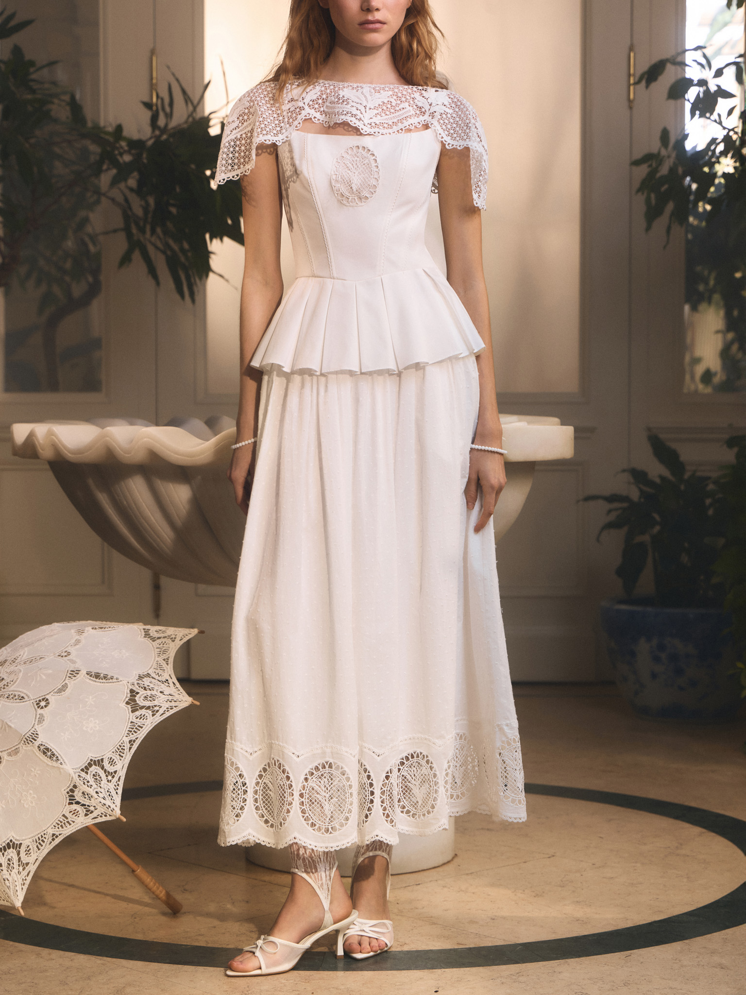 Strapless top with a peplum waist and knitted lily motif