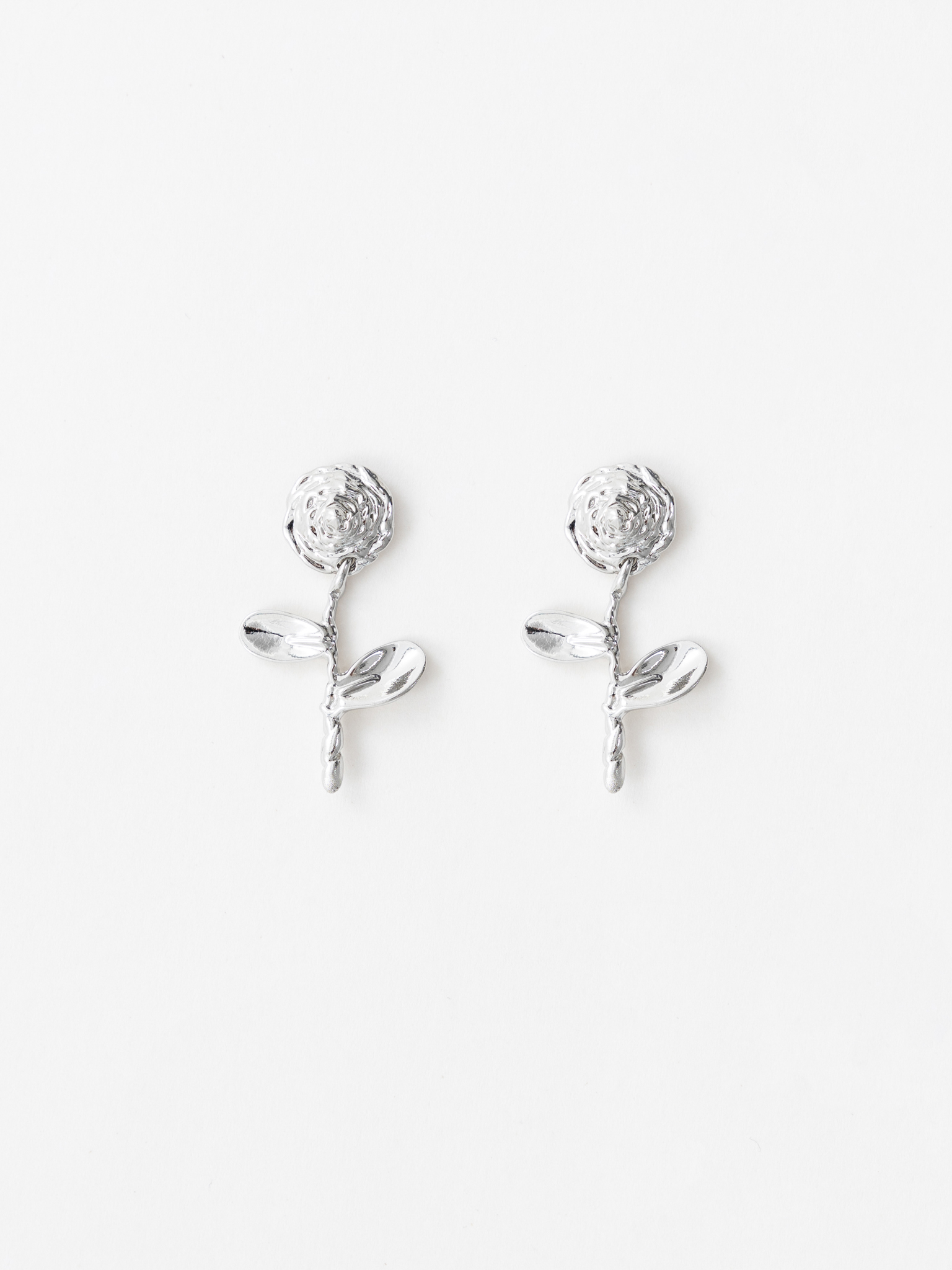 Chunky flower-shaped stud earrings