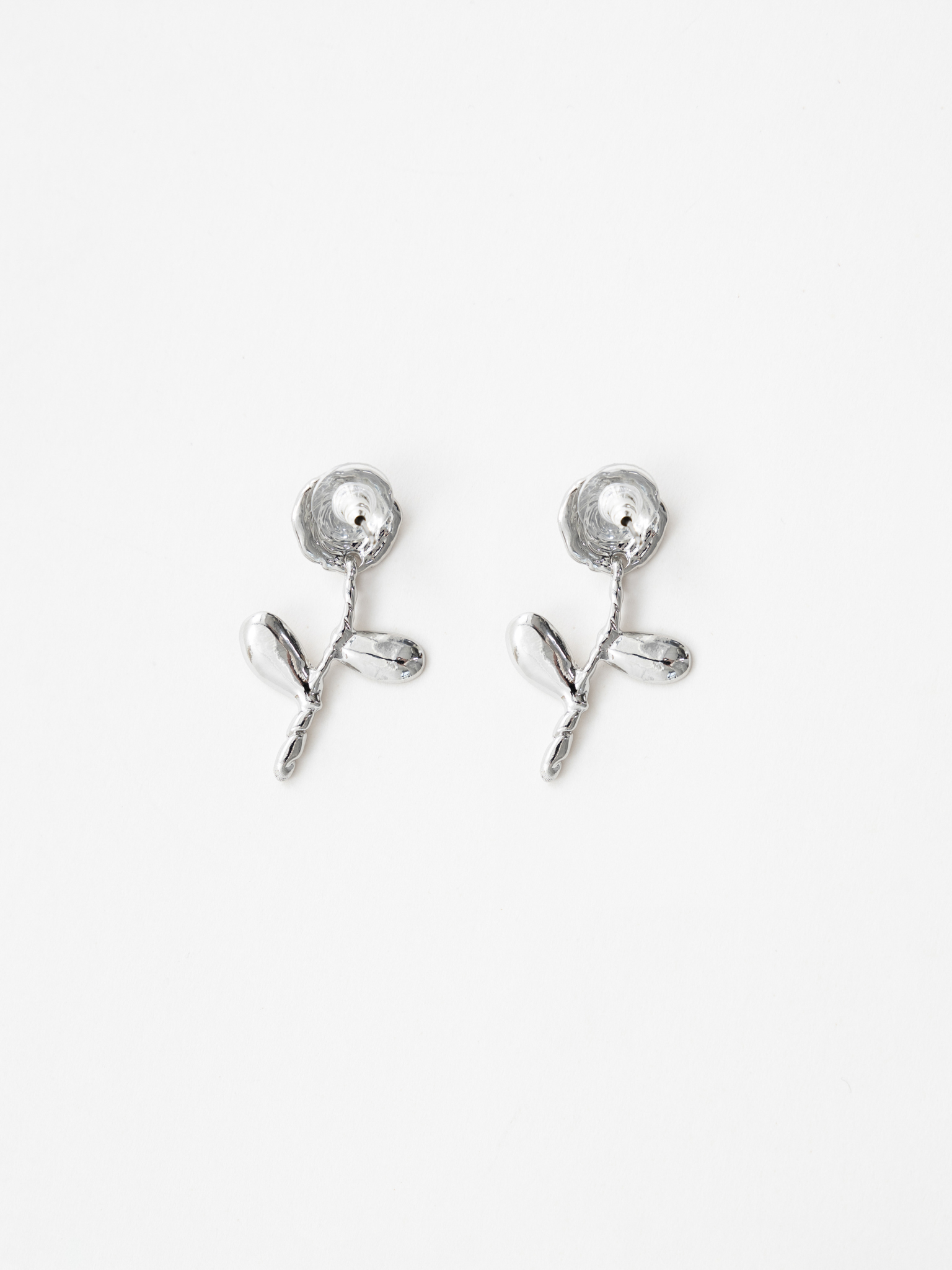 Chunky flower-shaped stud earrings
