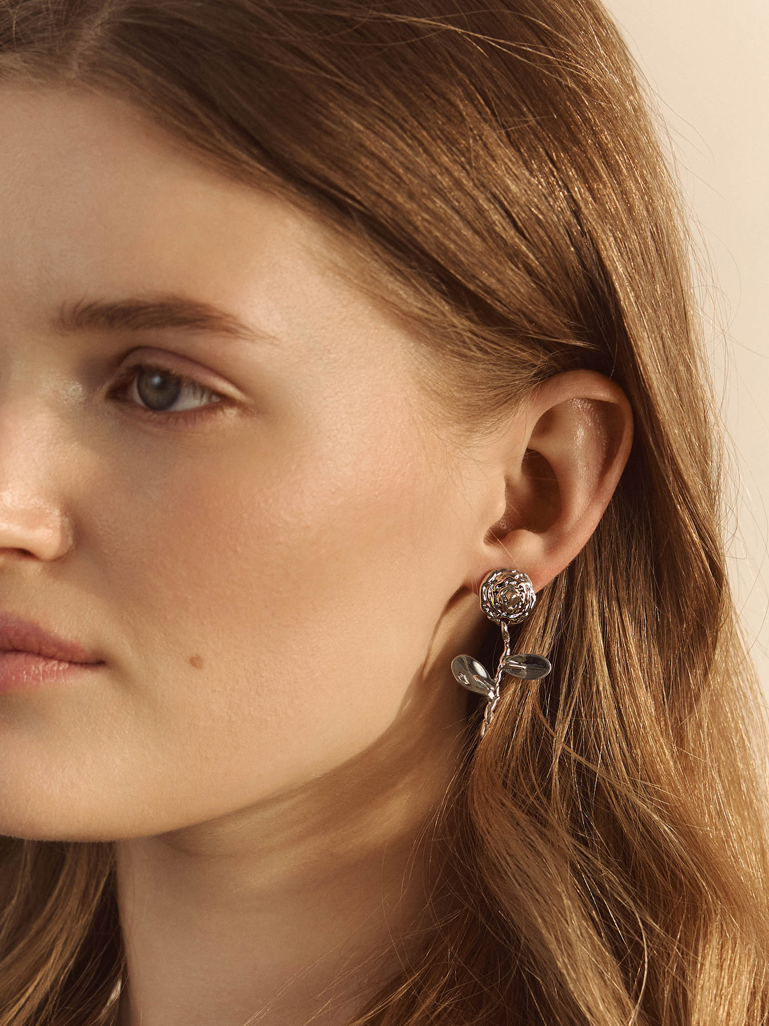 Chunky flower-shaped stud earrings