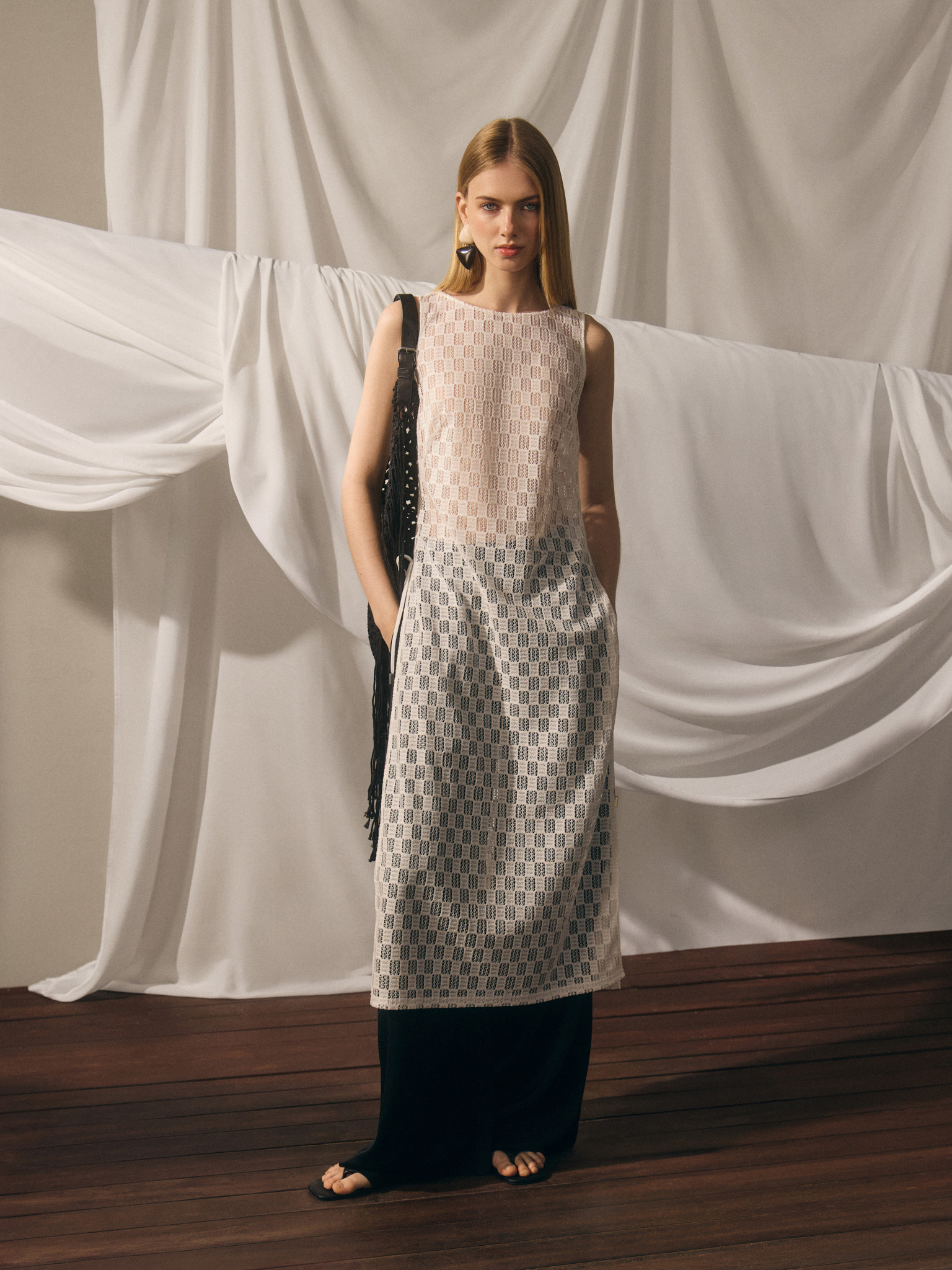 Finely-knit sleeveless midi shirt dress :: LICHI - Online fashion store