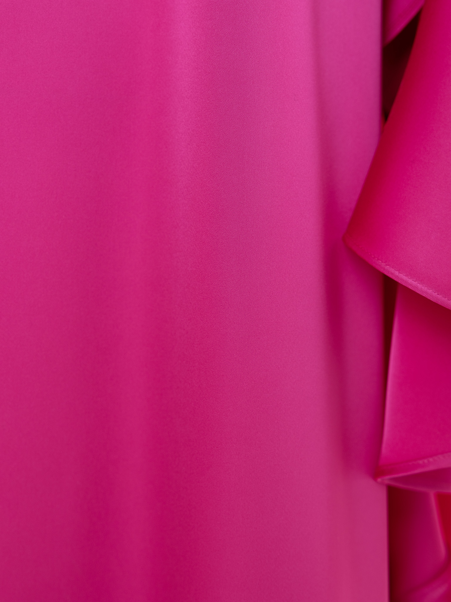 Robe maxi volumineuse à volants sur les manches