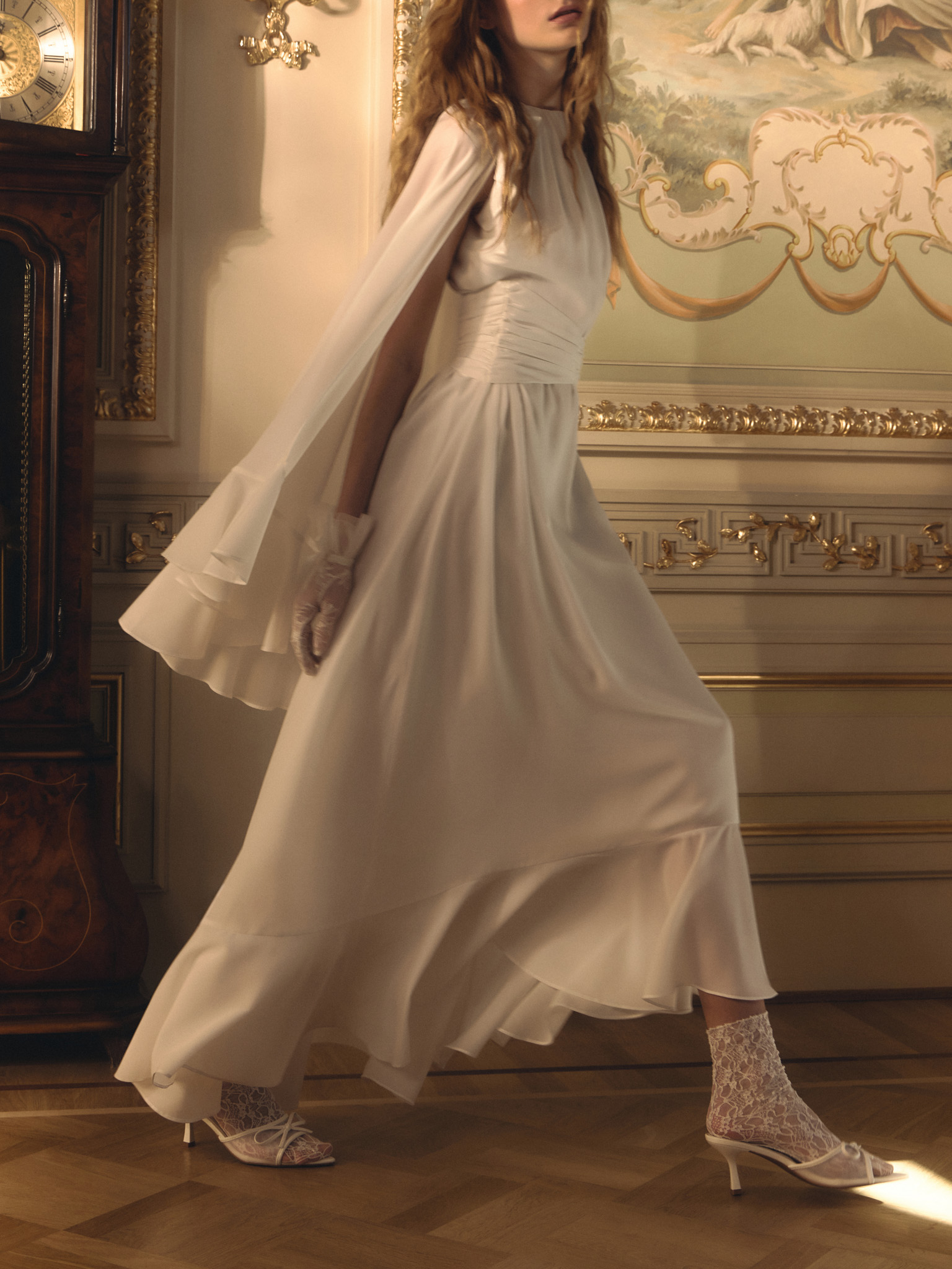 Maxi dress with voluminous sleeves and draping at the waist