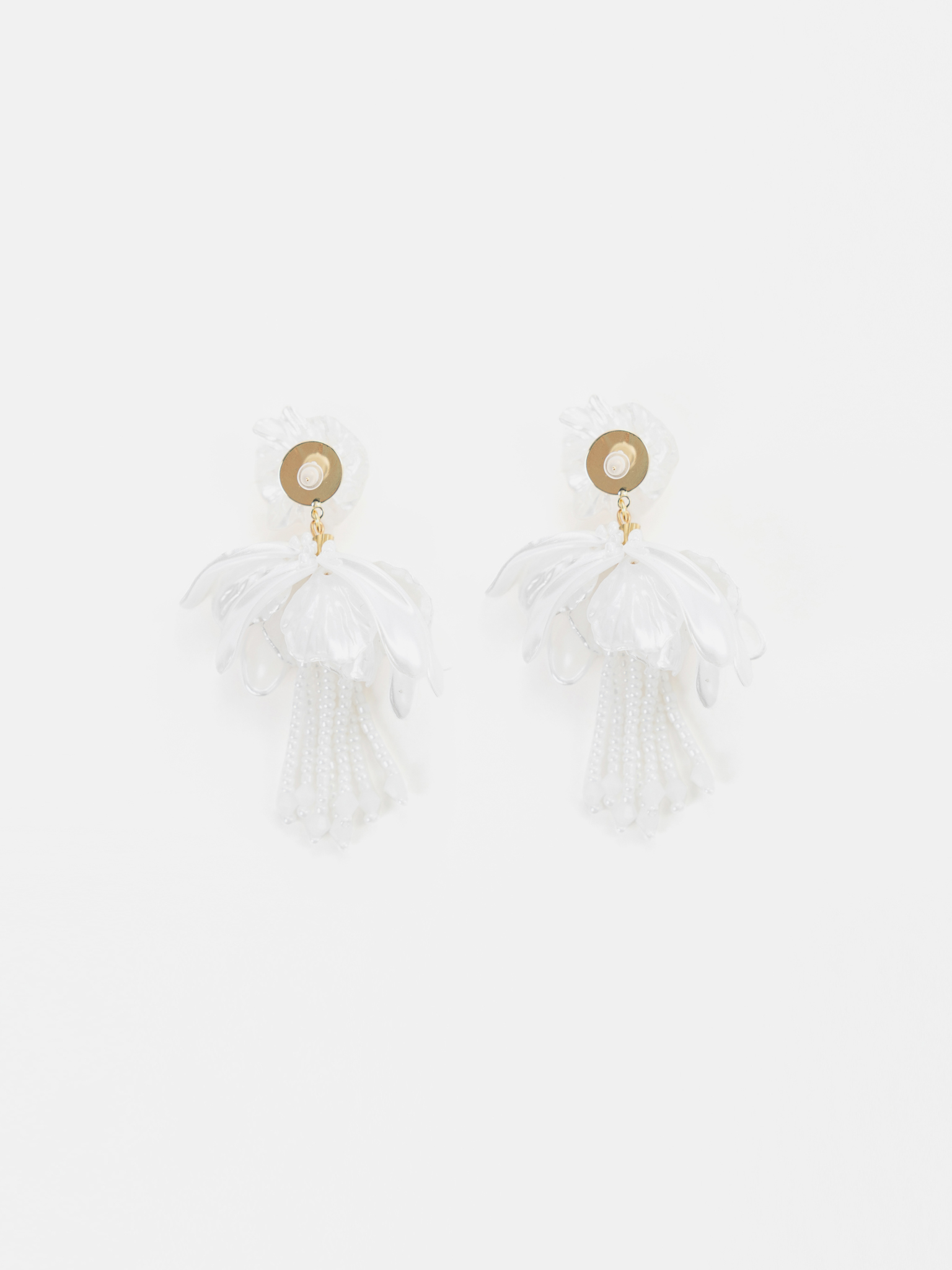 Perłowe kolczyki w kształcie kwiatów