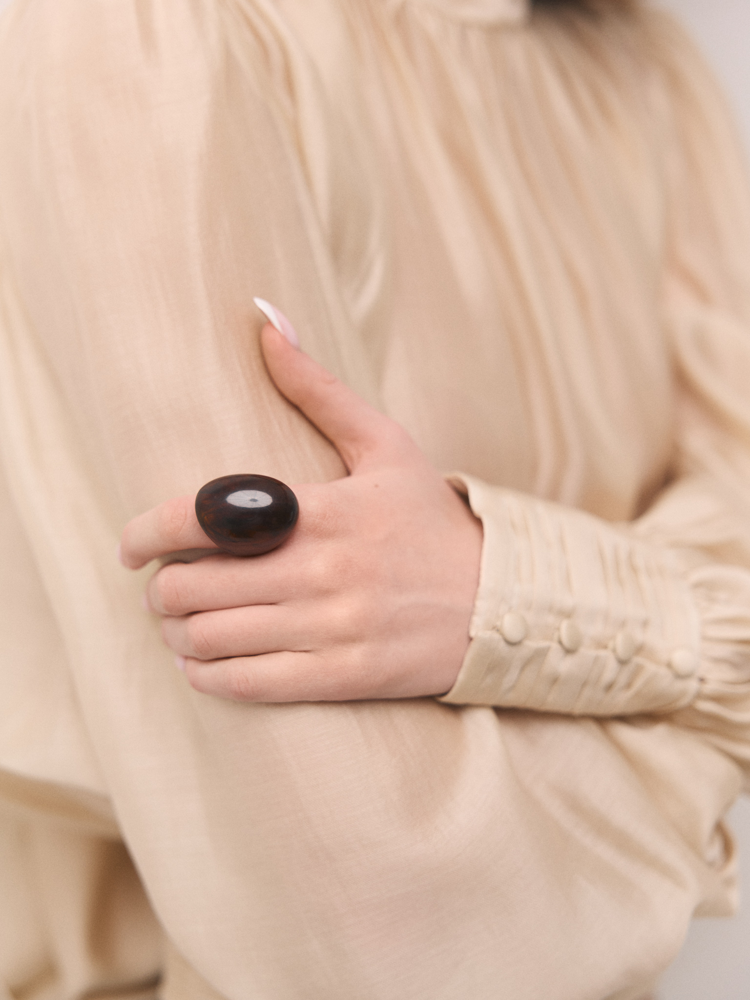 Voluminous plastic ring