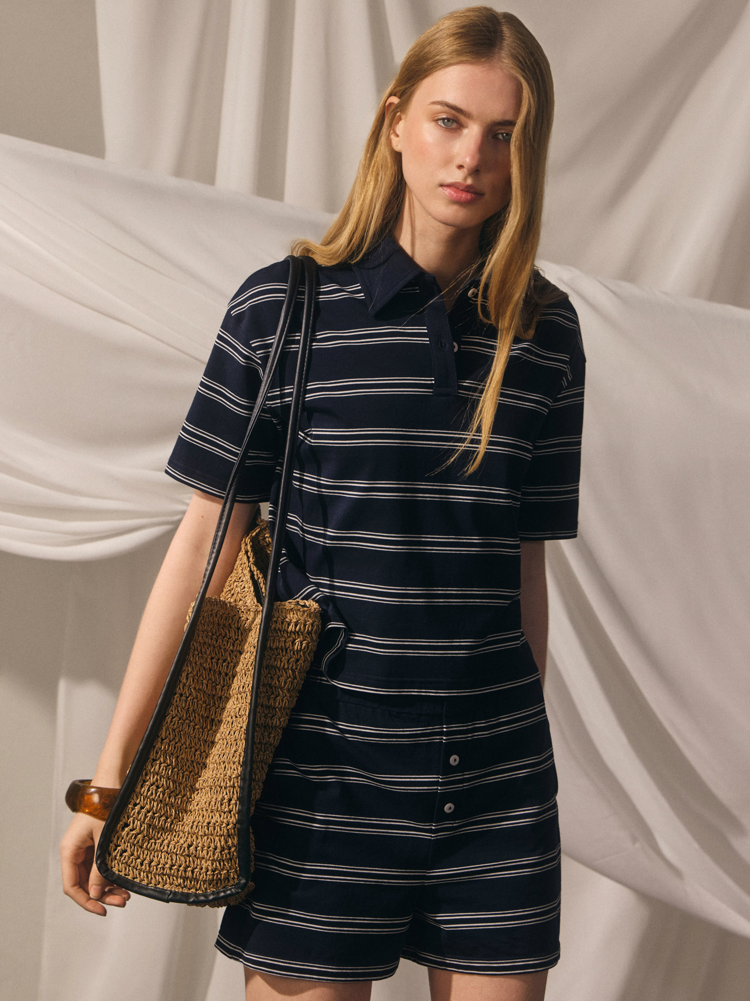 Loose-fitting cotton polo shirt with contrasting stripes