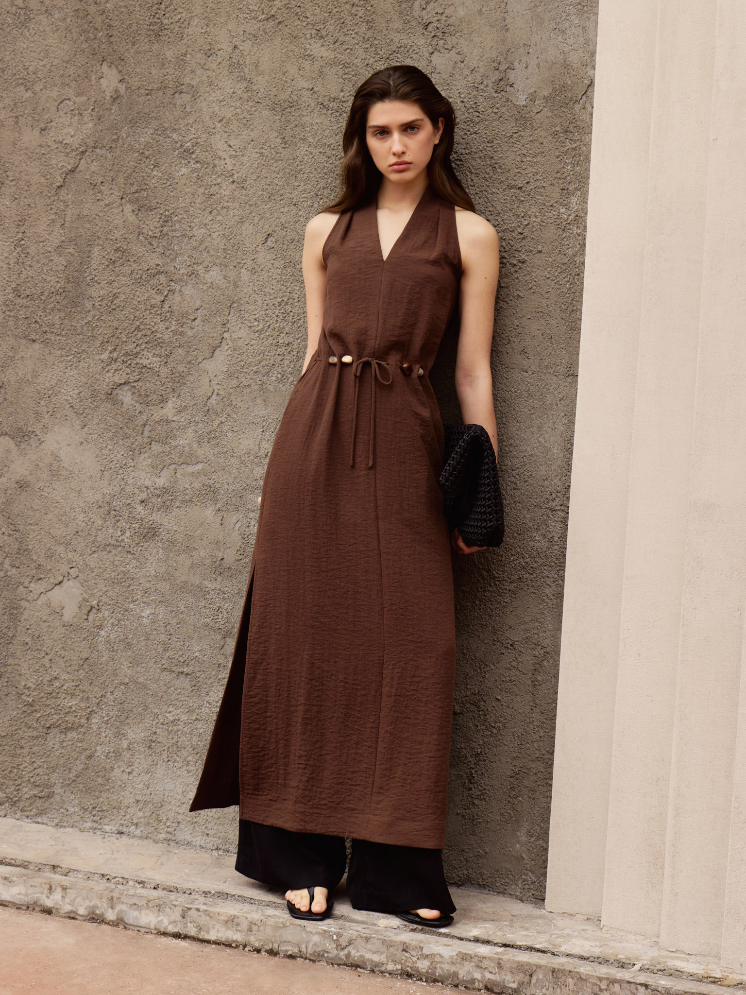 Maxi dress in viscose with open shoulders and matching belt
