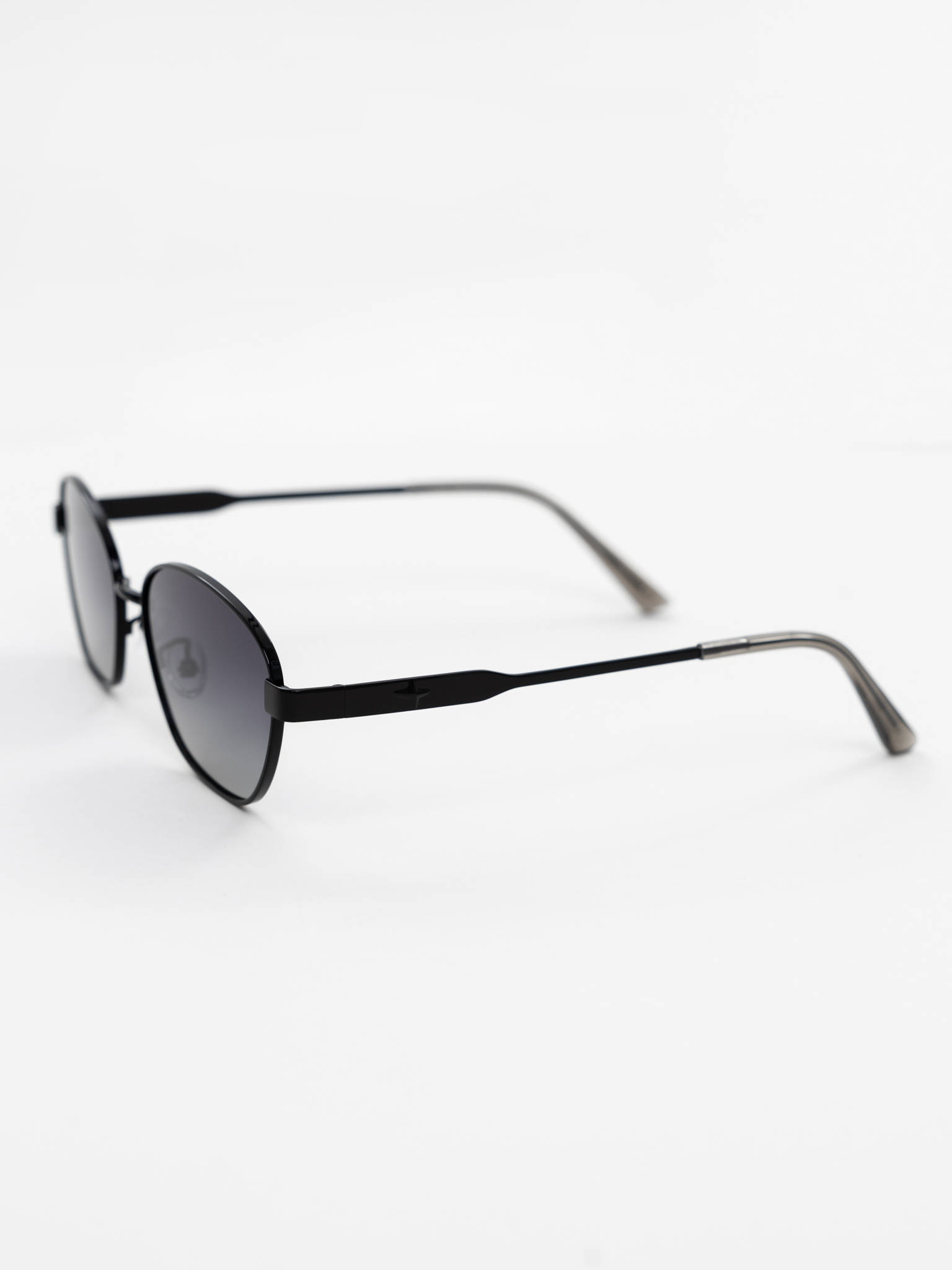 Metal-frame sunglasses