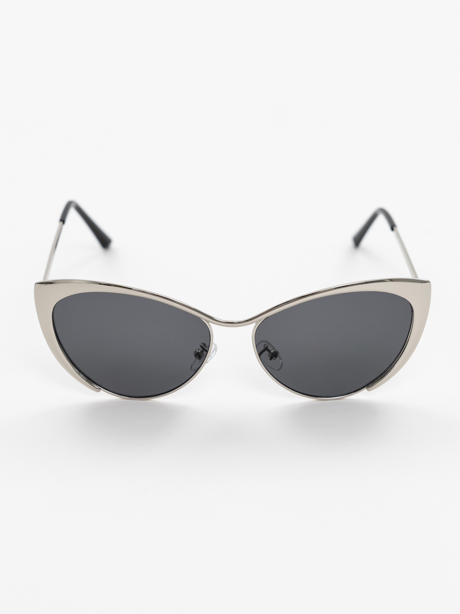 Sunglasses with large lenses in metal frames