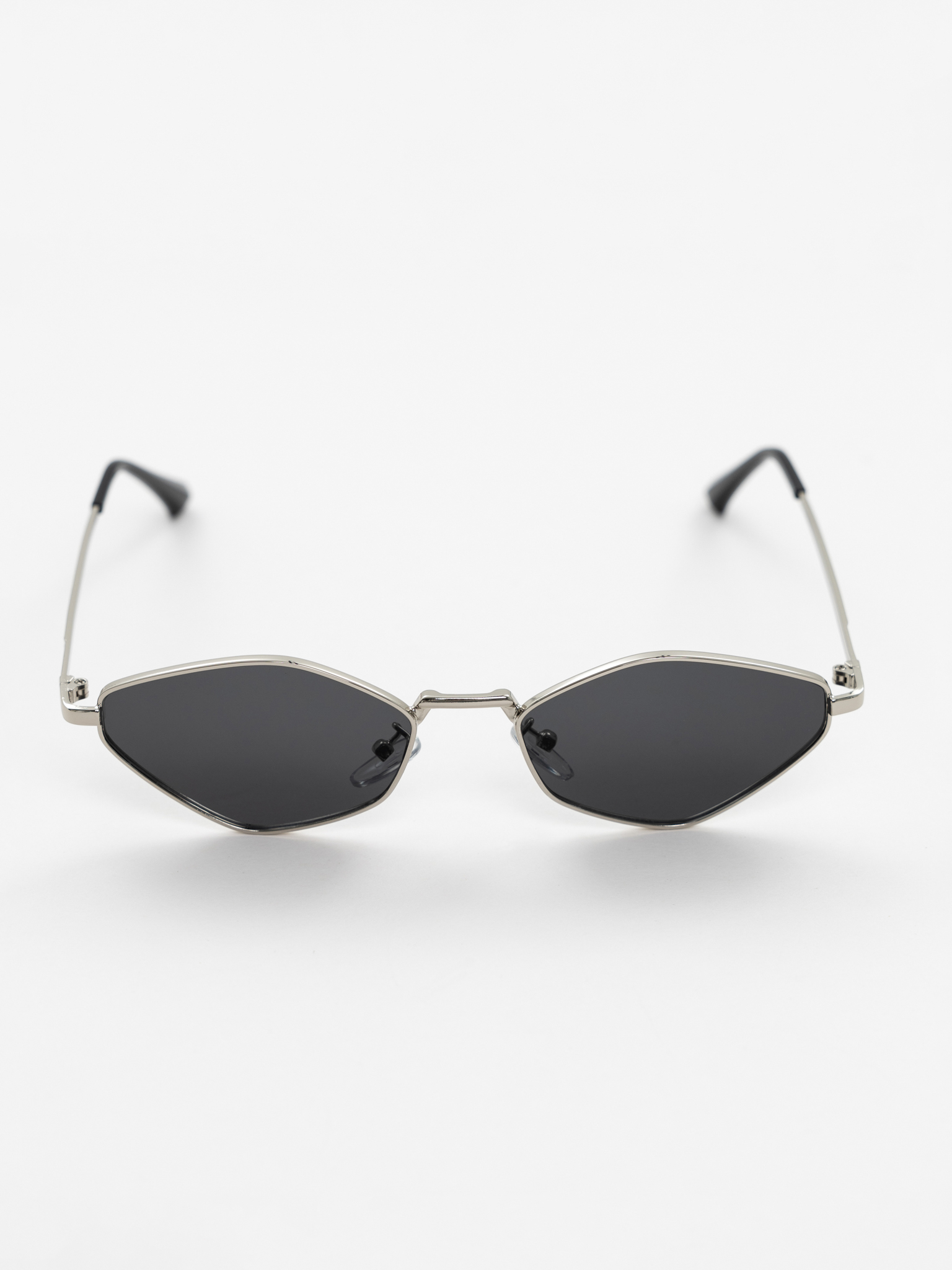 Sunglasses with metal frames and diamond-shaped lenses