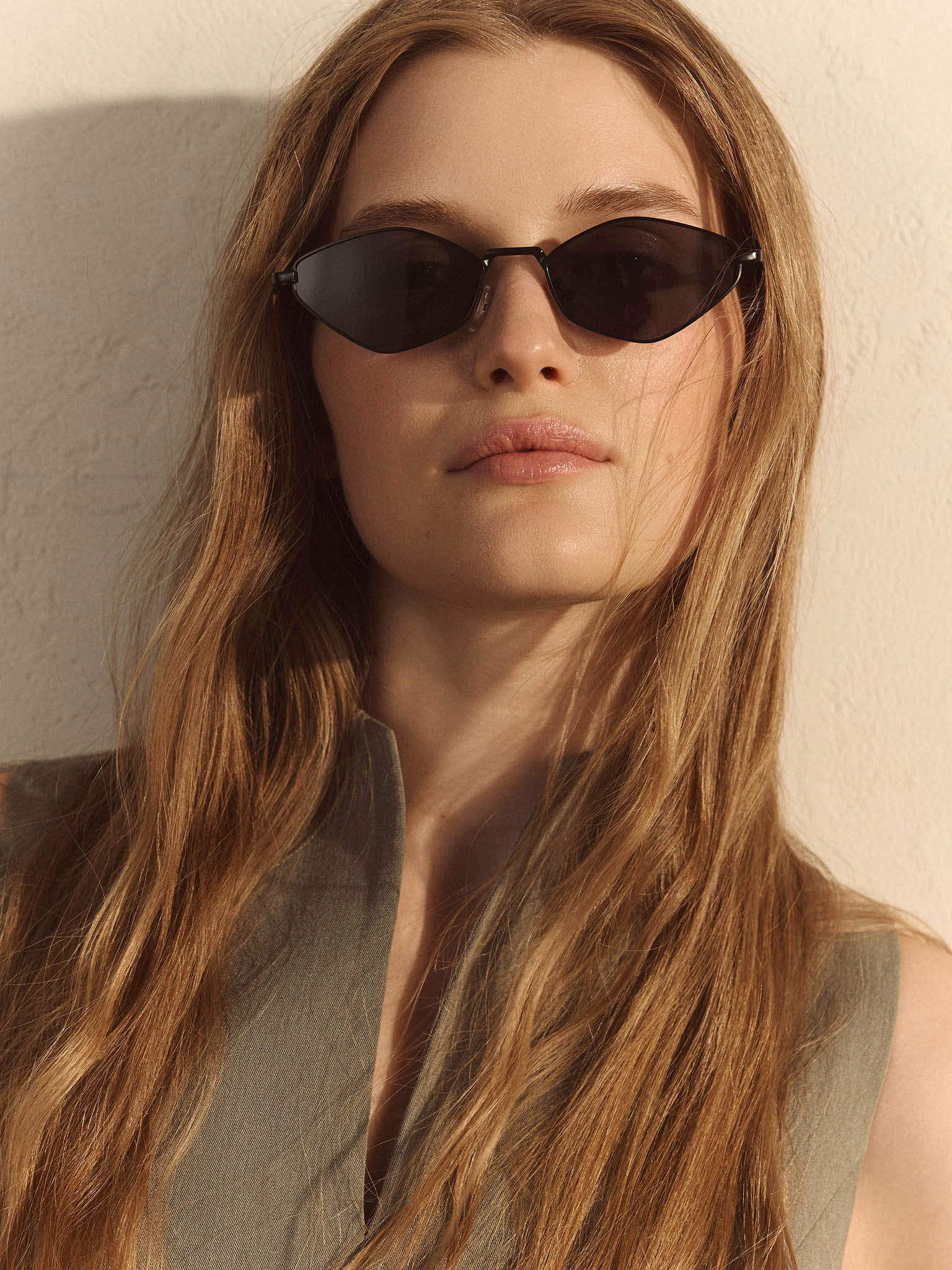Sunglasses with metal frames and diamond-shaped lenses