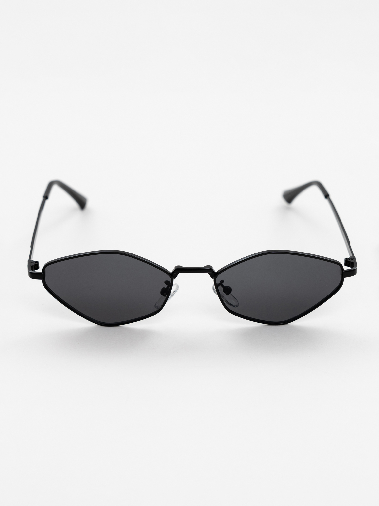 Sunglasses with metal frames and diamond-shaped lenses