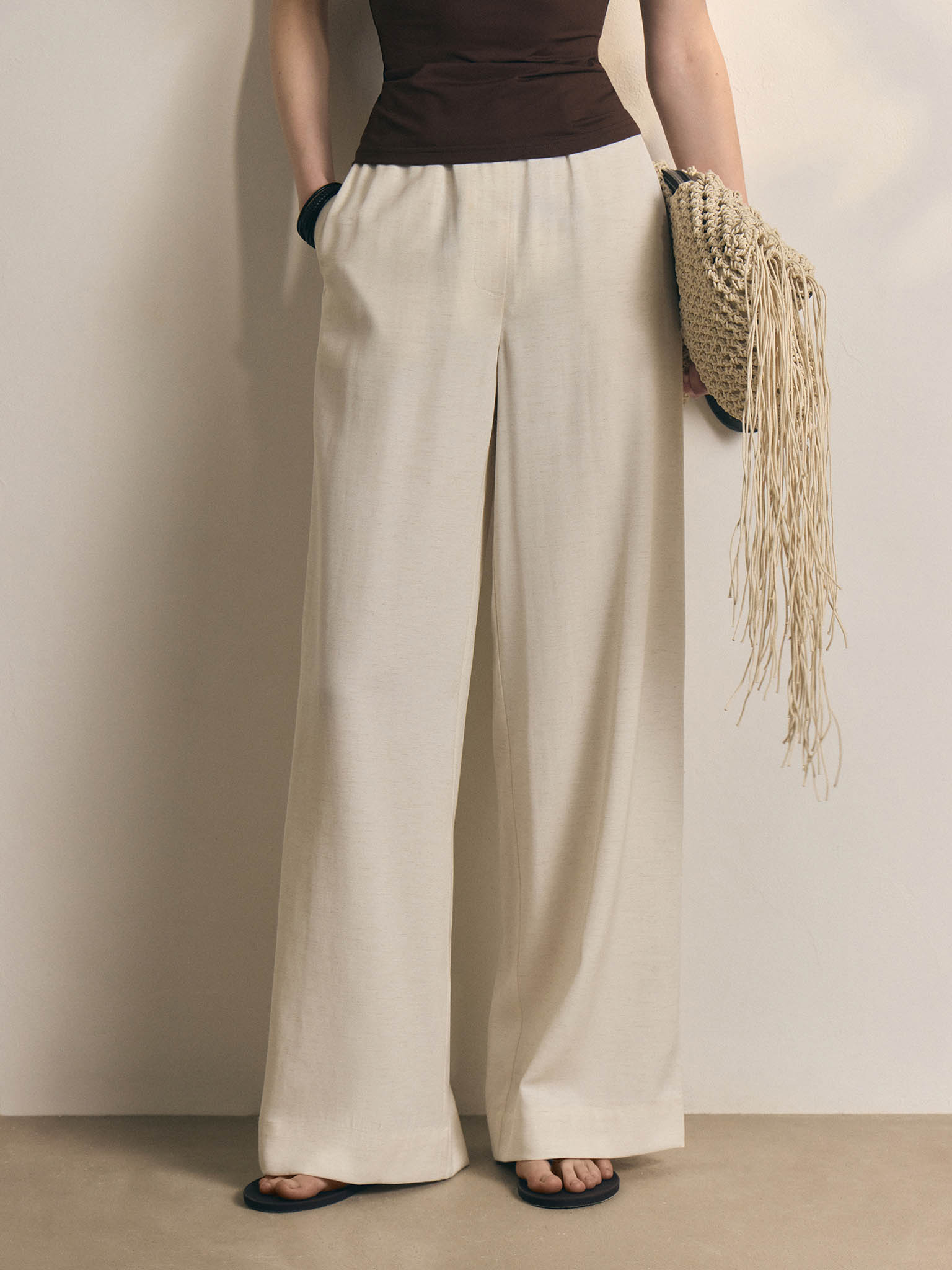 Loose-fitting viscose and linen trousers with waist ties