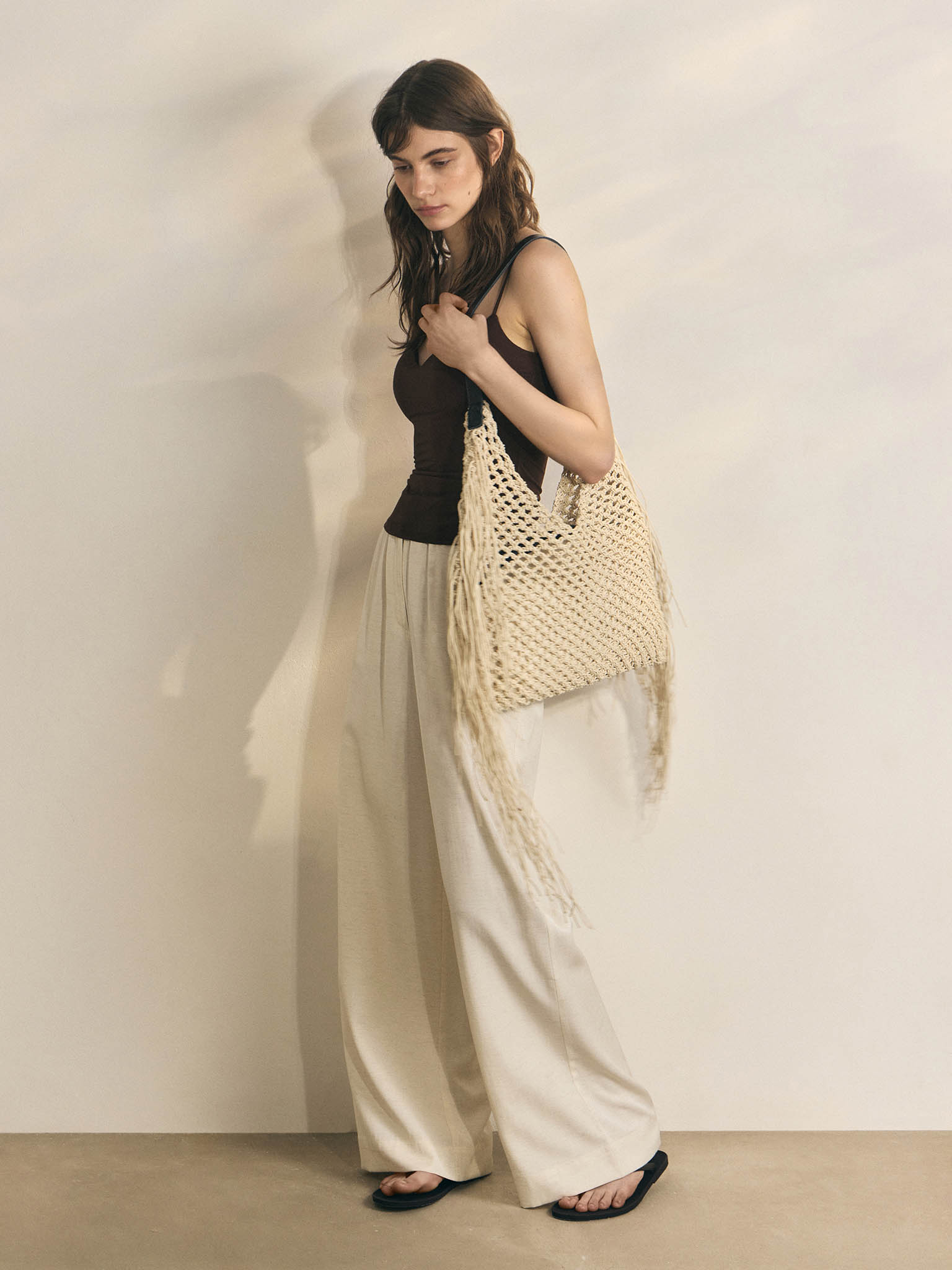 Loose-fitting viscose and linen trousers with waist ties