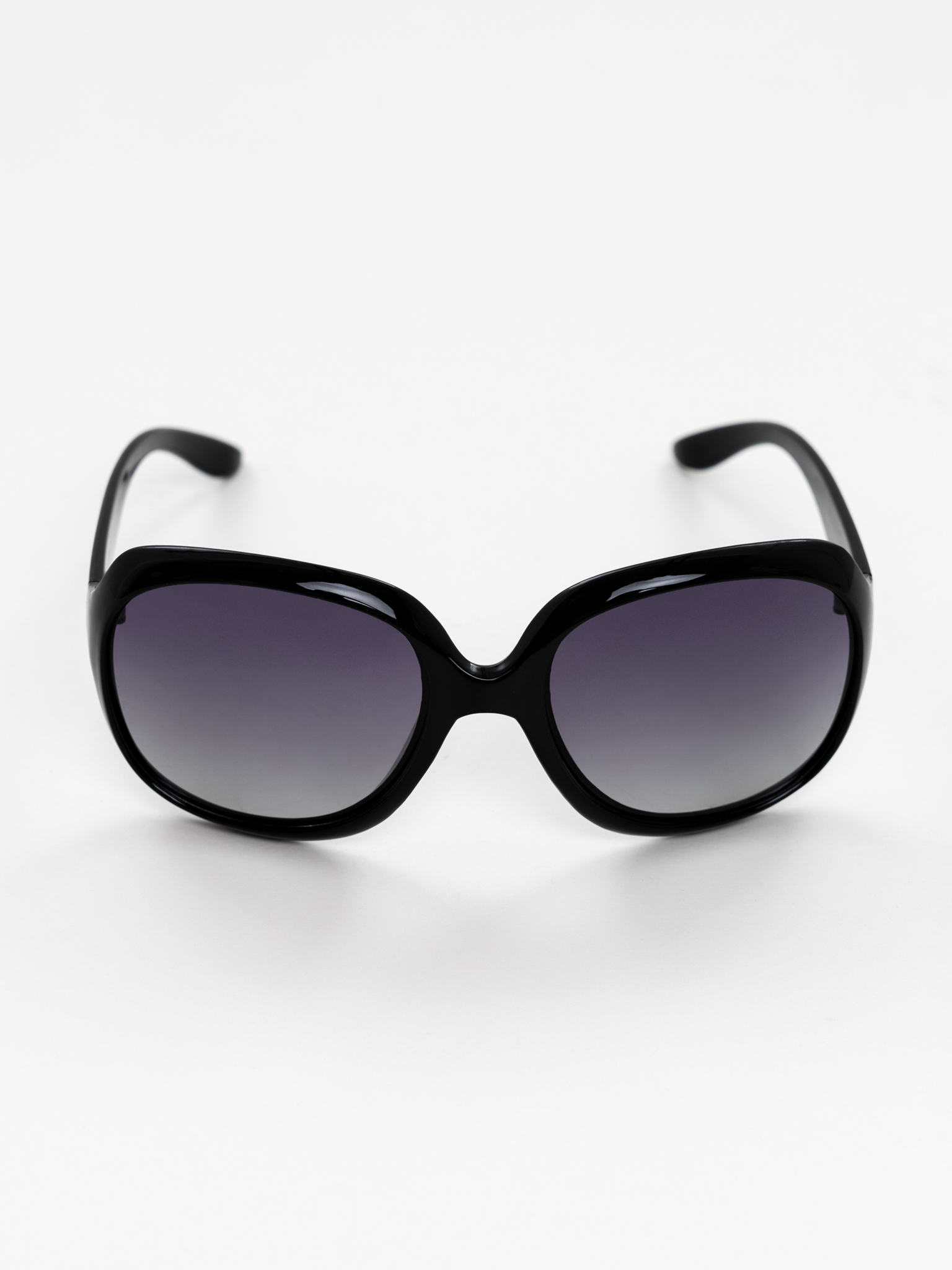 Oversized sunglasses with plastic frames