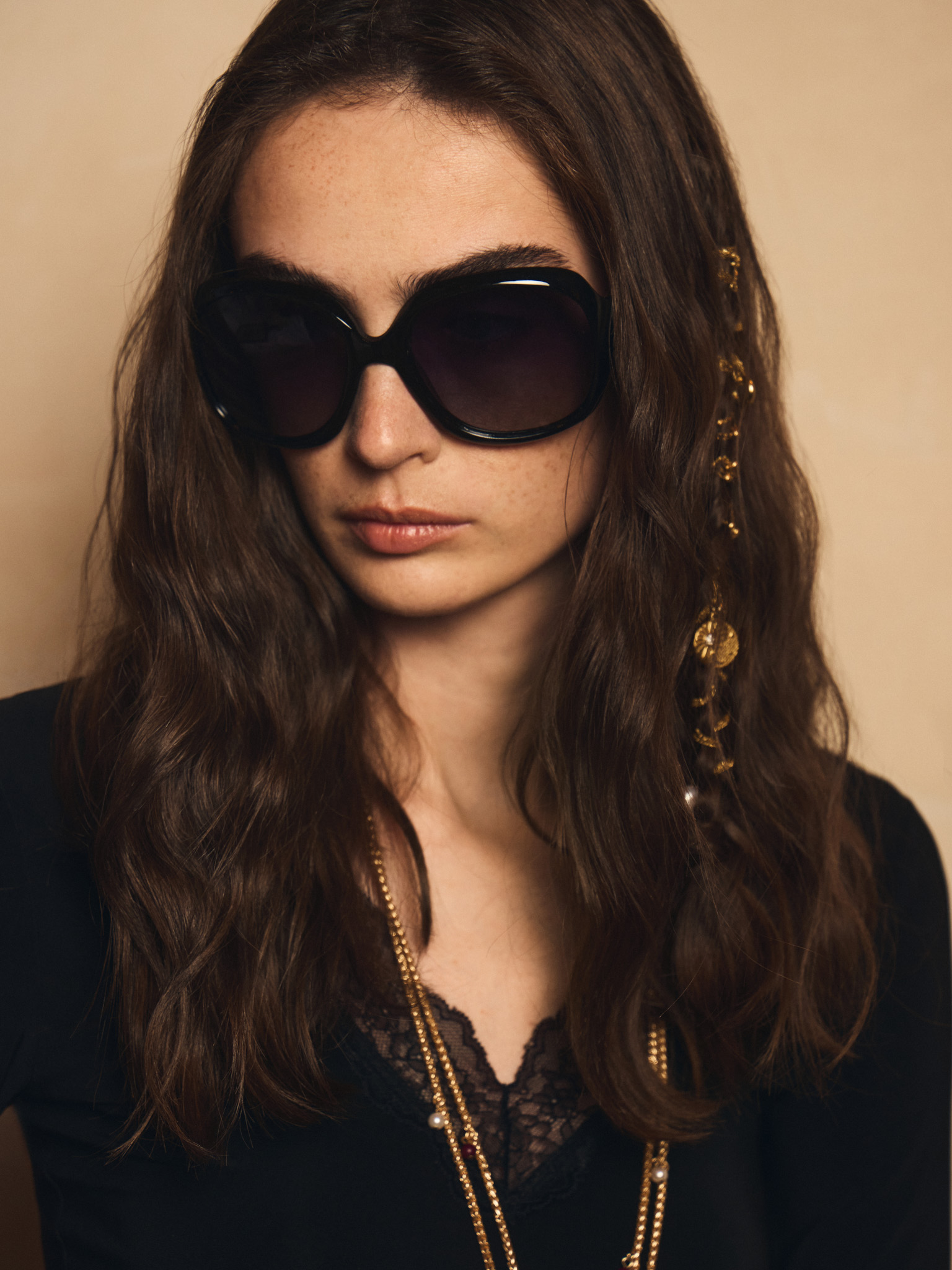 Oversized sunglasses with plastic frames