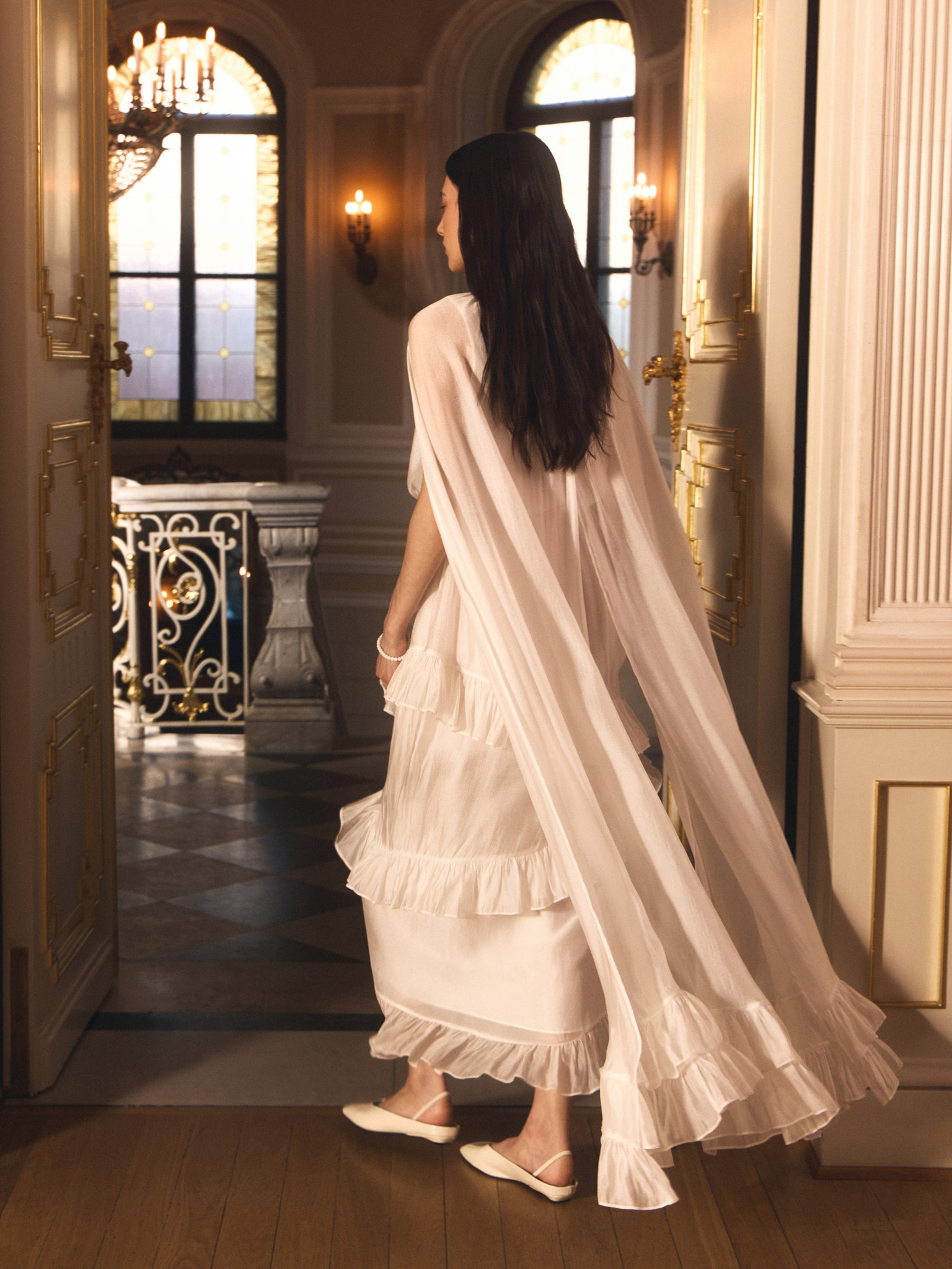Chiffon maxi dress with ruffles and light sleeves
