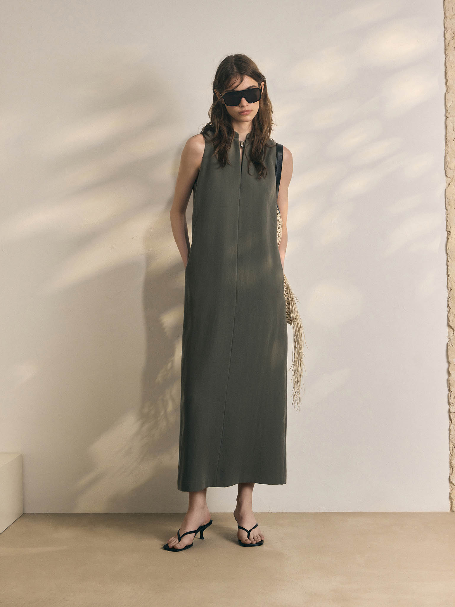 Viscose maxi dress with a metal fastening at the collar